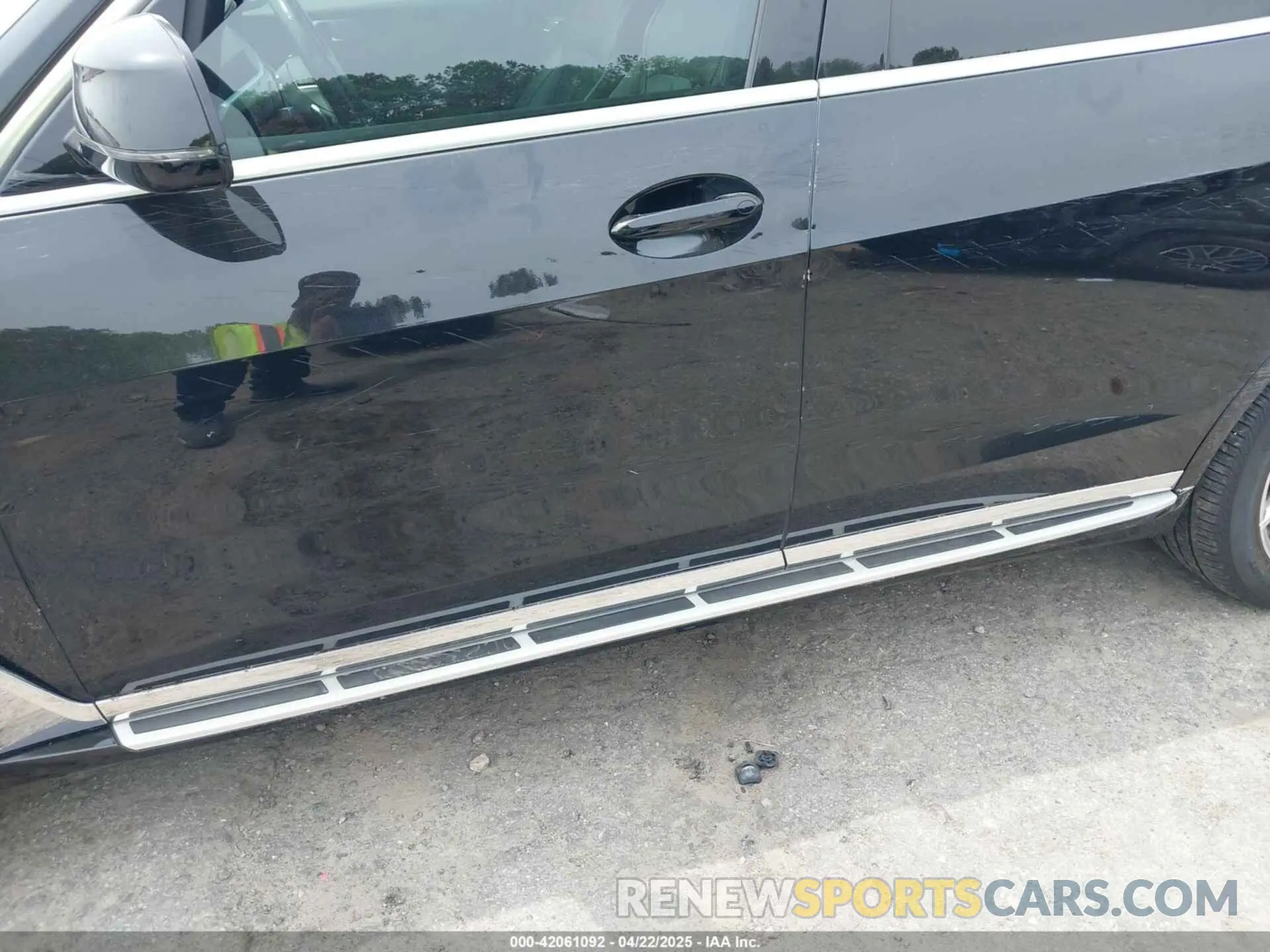 18 Photograph of a damaged car 5UXCW2C04L9B42405 BMW X7 2020