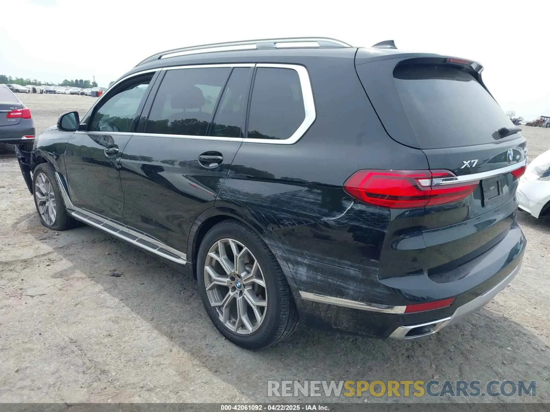 3 Photograph of a damaged car 5UXCW2C04L9B42405 BMW X7 2020