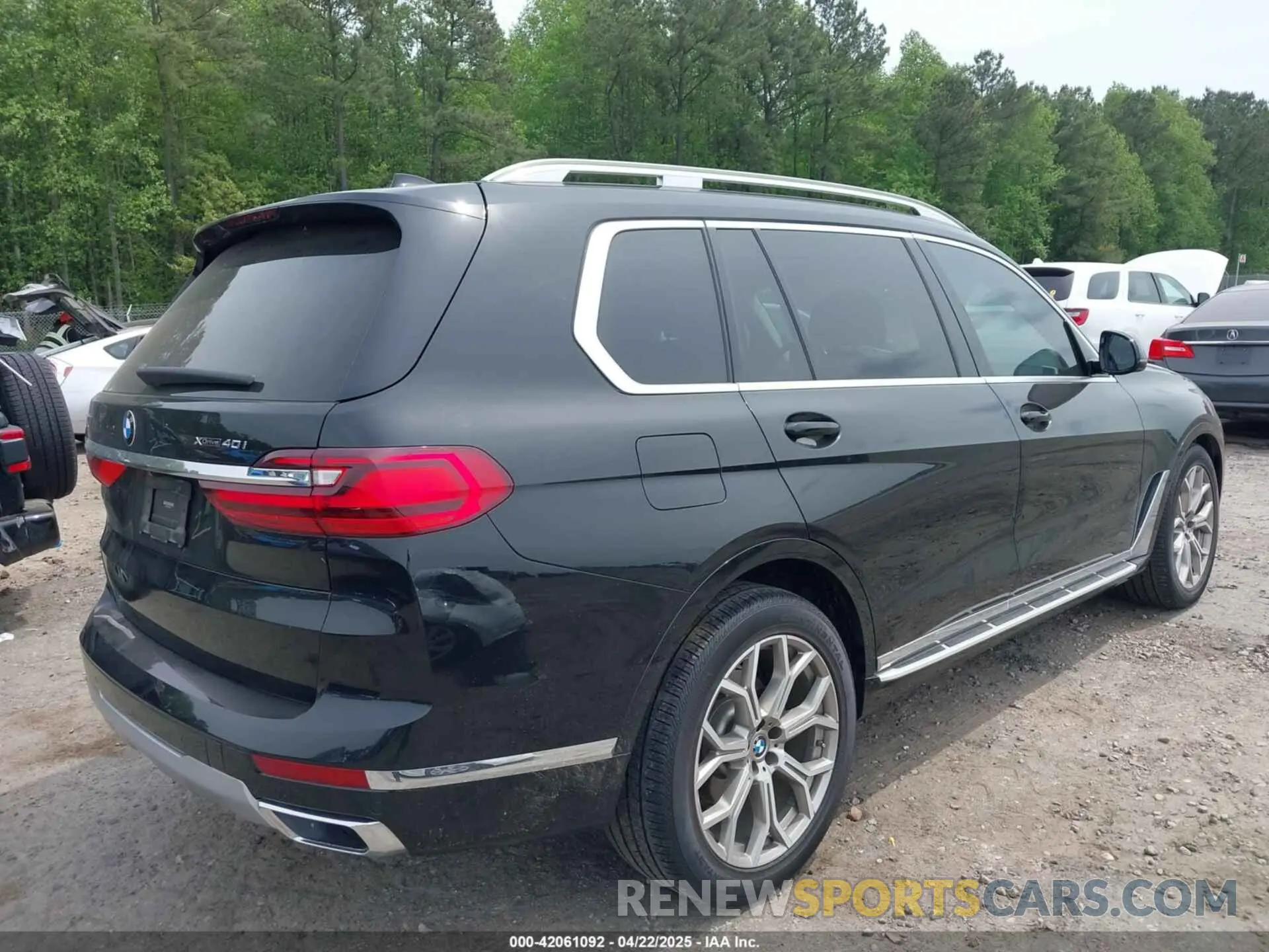 4 Photograph of a damaged car 5UXCW2C04L9B42405 BMW X7 2020