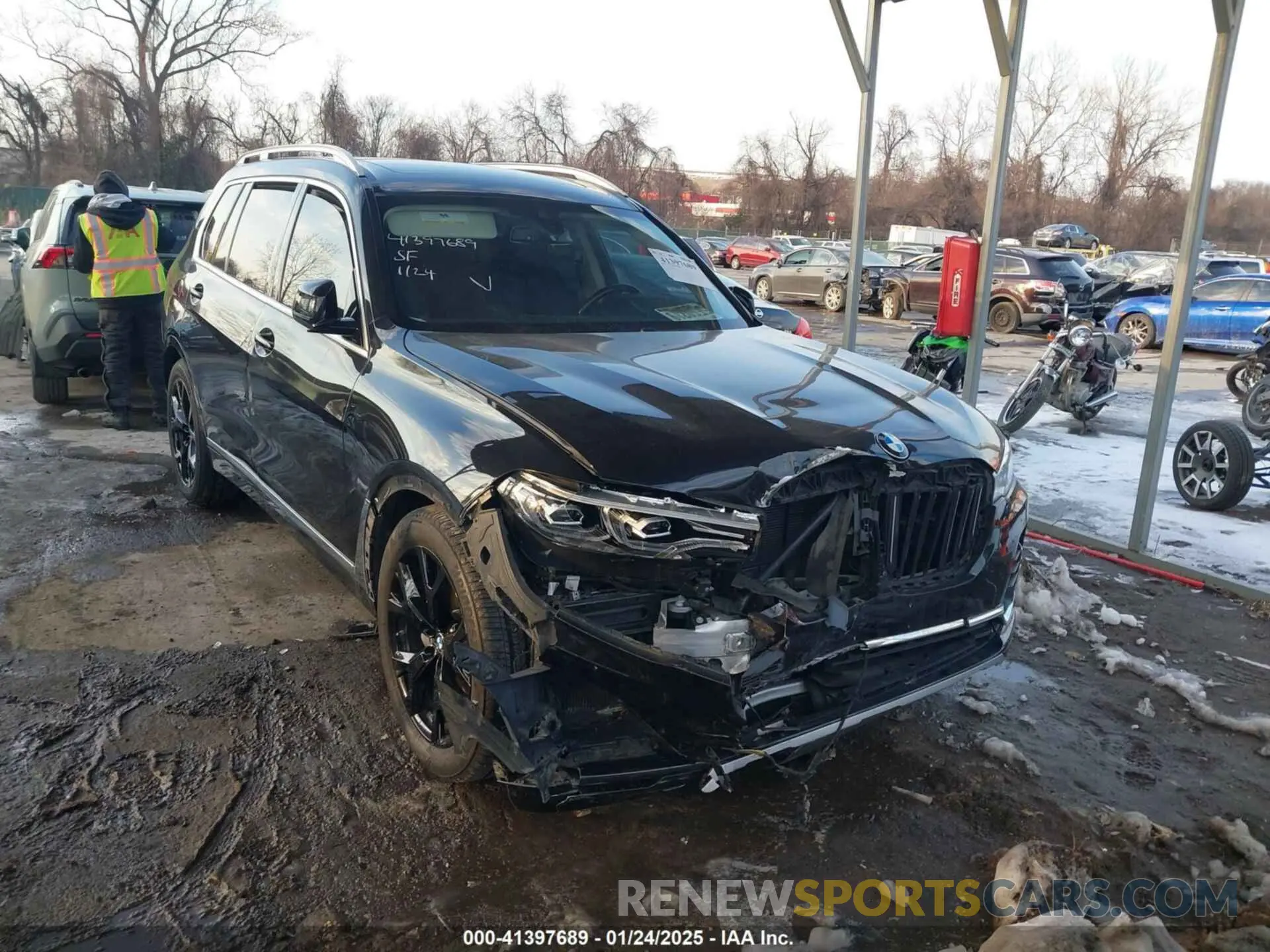 12 Photograph of a damaged car 5UXCW2C04L9B58734 BMW X7 2020