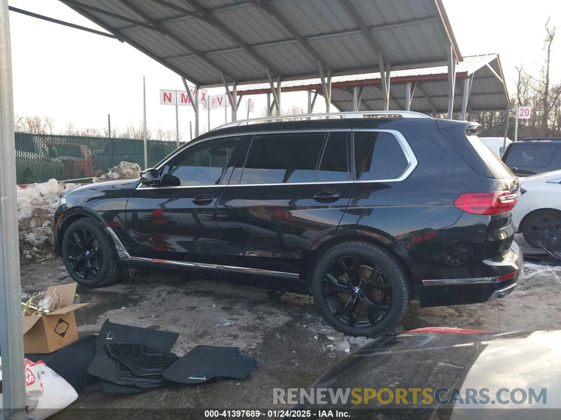 14 Photograph of a damaged car 5UXCW2C04L9B58734 BMW X7 2020