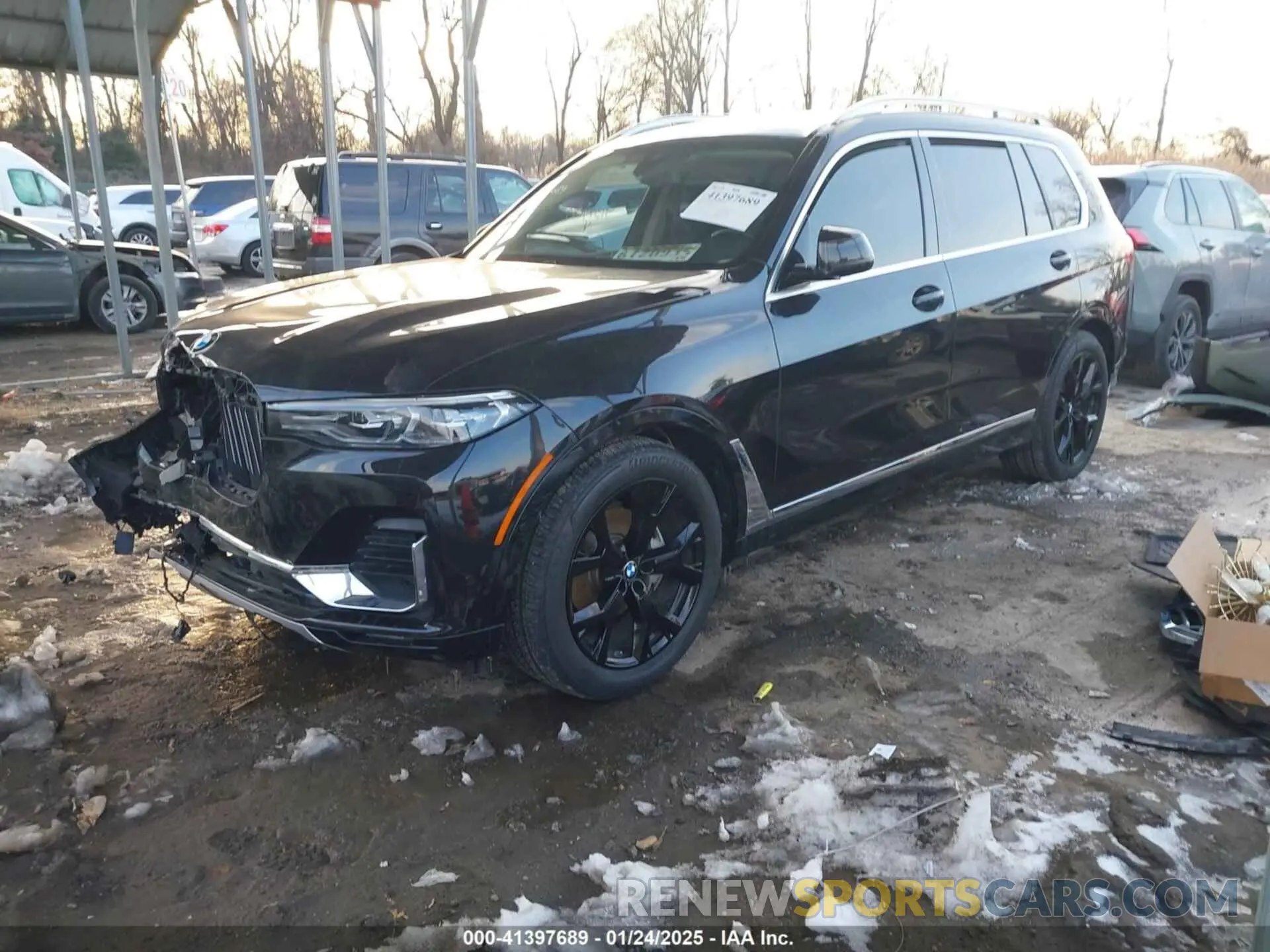 2 Photograph of a damaged car 5UXCW2C04L9B58734 BMW X7 2020