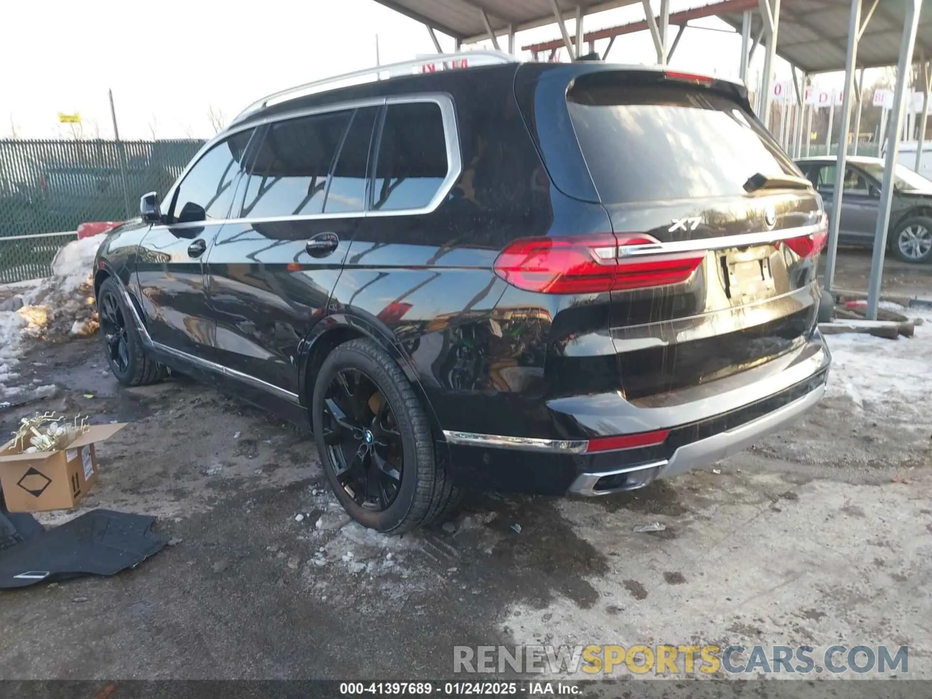 3 Photograph of a damaged car 5UXCW2C04L9B58734 BMW X7 2020