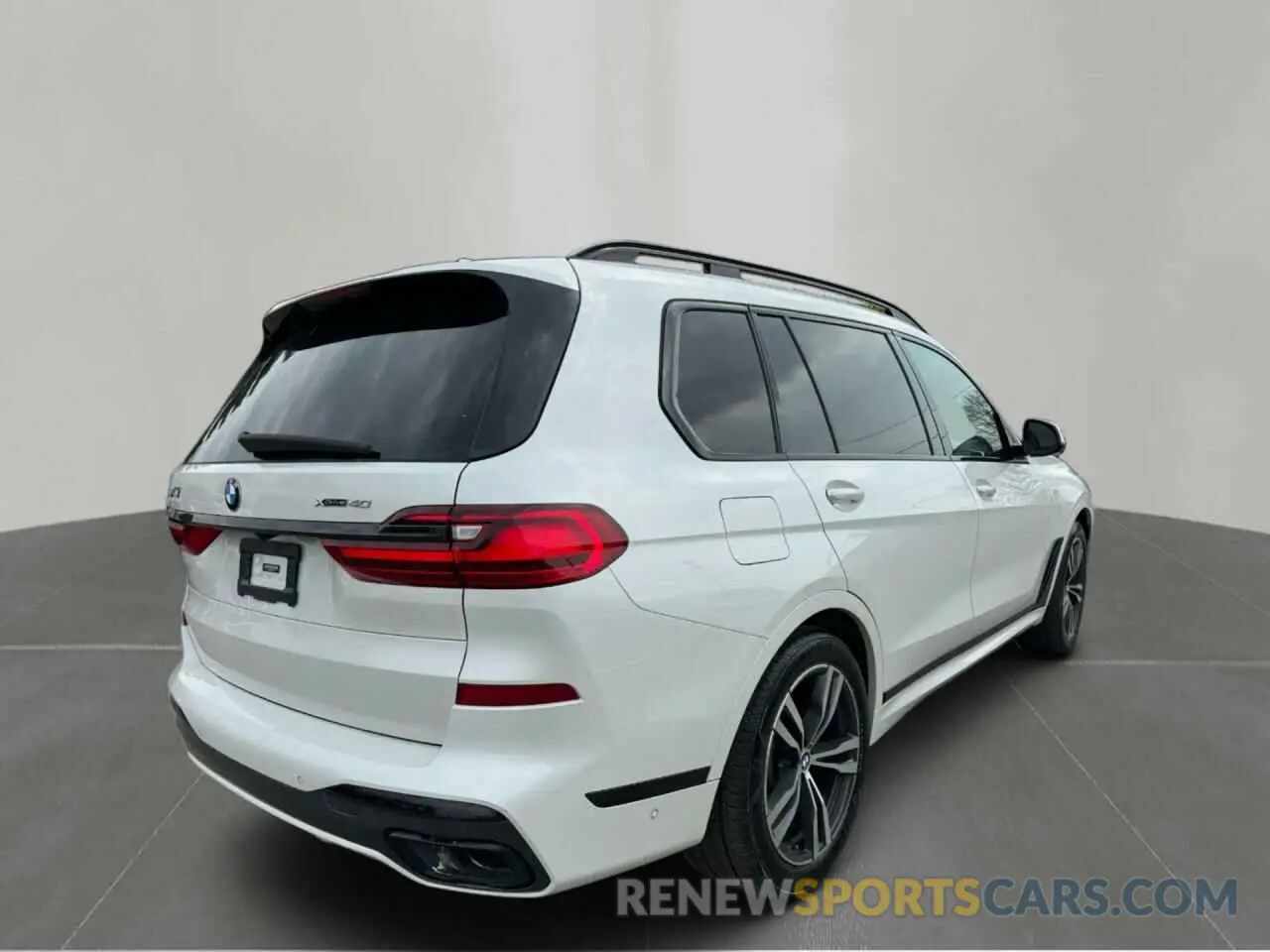 4 Photograph of a damaged car 5UXCW2C04L9C21489 BMW X7 2020