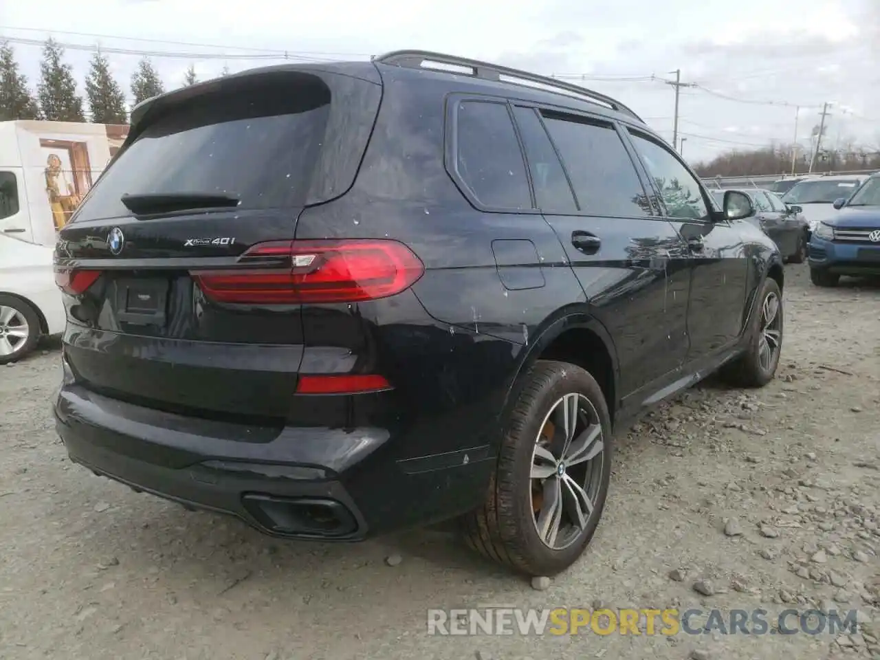 4 Photograph of a damaged car 5UXCW2C04L9C68604 BMW X7 2020