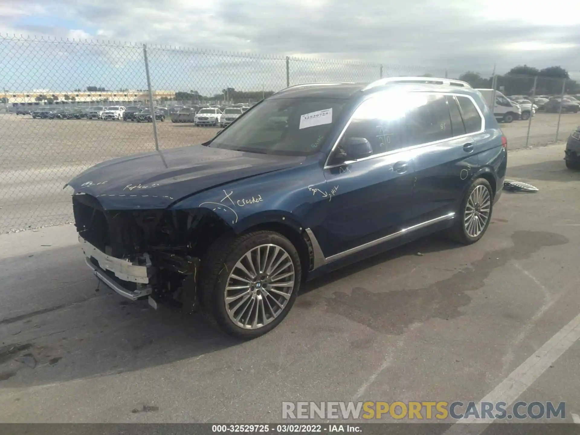 2 Photograph of a damaged car 5UXCW2C05L9A00788 BMW X7 2020