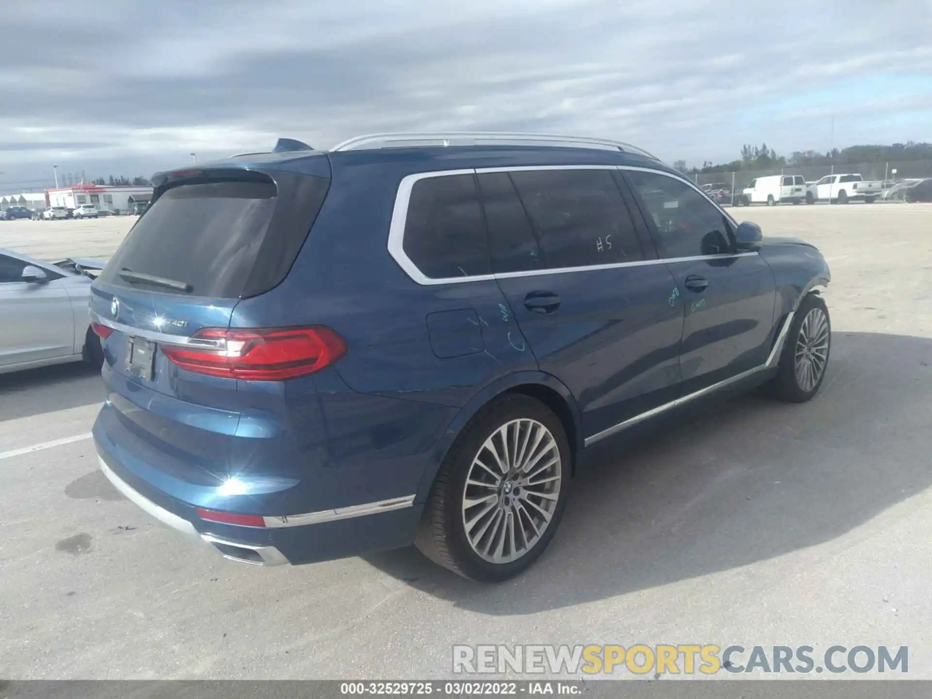 4 Photograph of a damaged car 5UXCW2C05L9A00788 BMW X7 2020