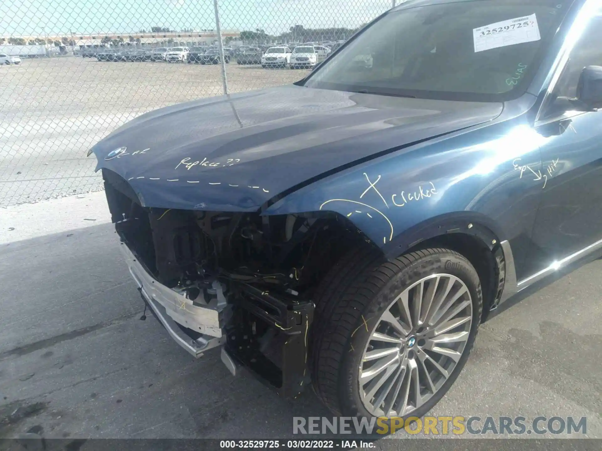 6 Photograph of a damaged car 5UXCW2C05L9A00788 BMW X7 2020