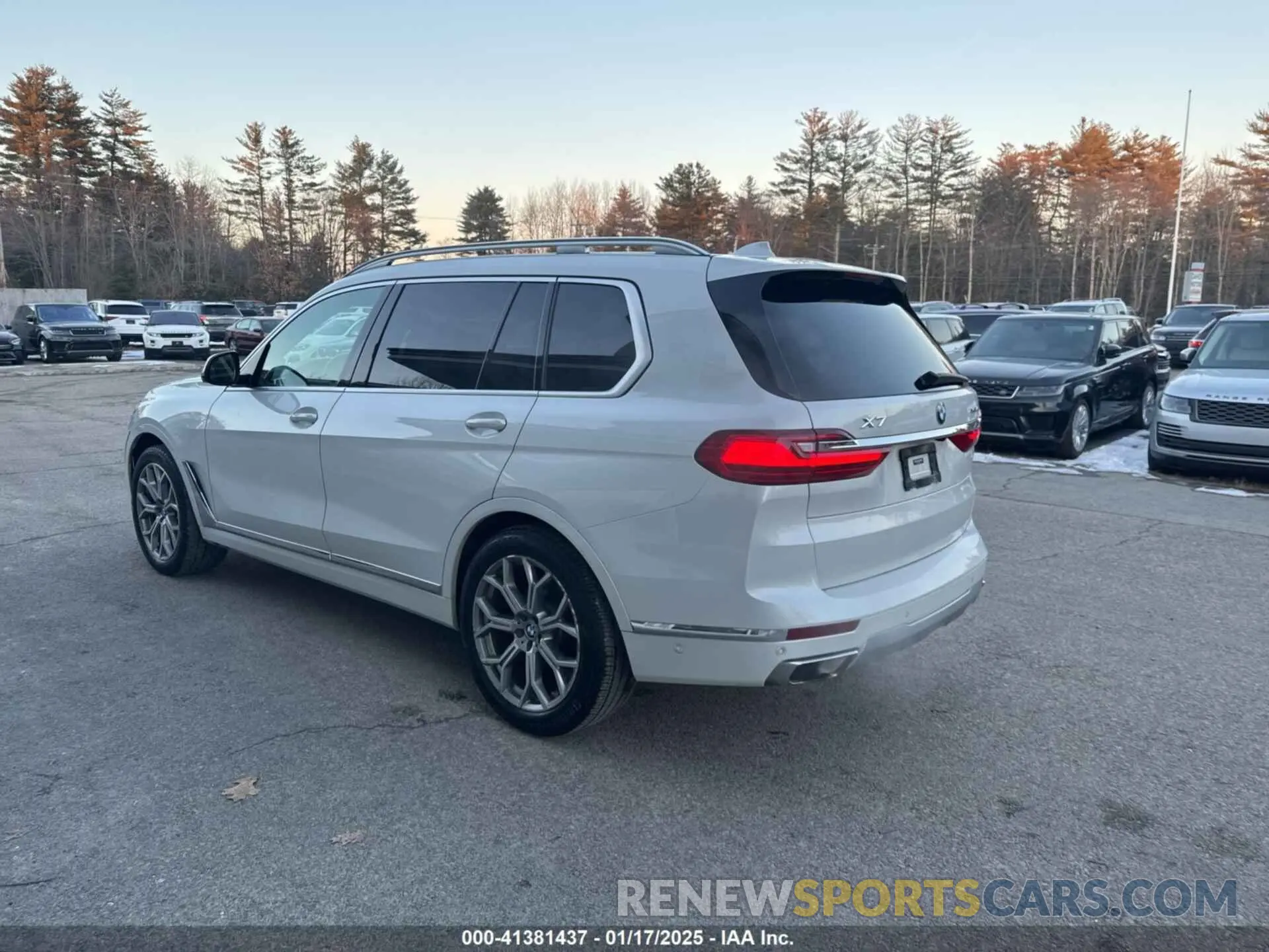 3 Photograph of a damaged car 5UXCW2C05L9A03397 BMW X7 2020