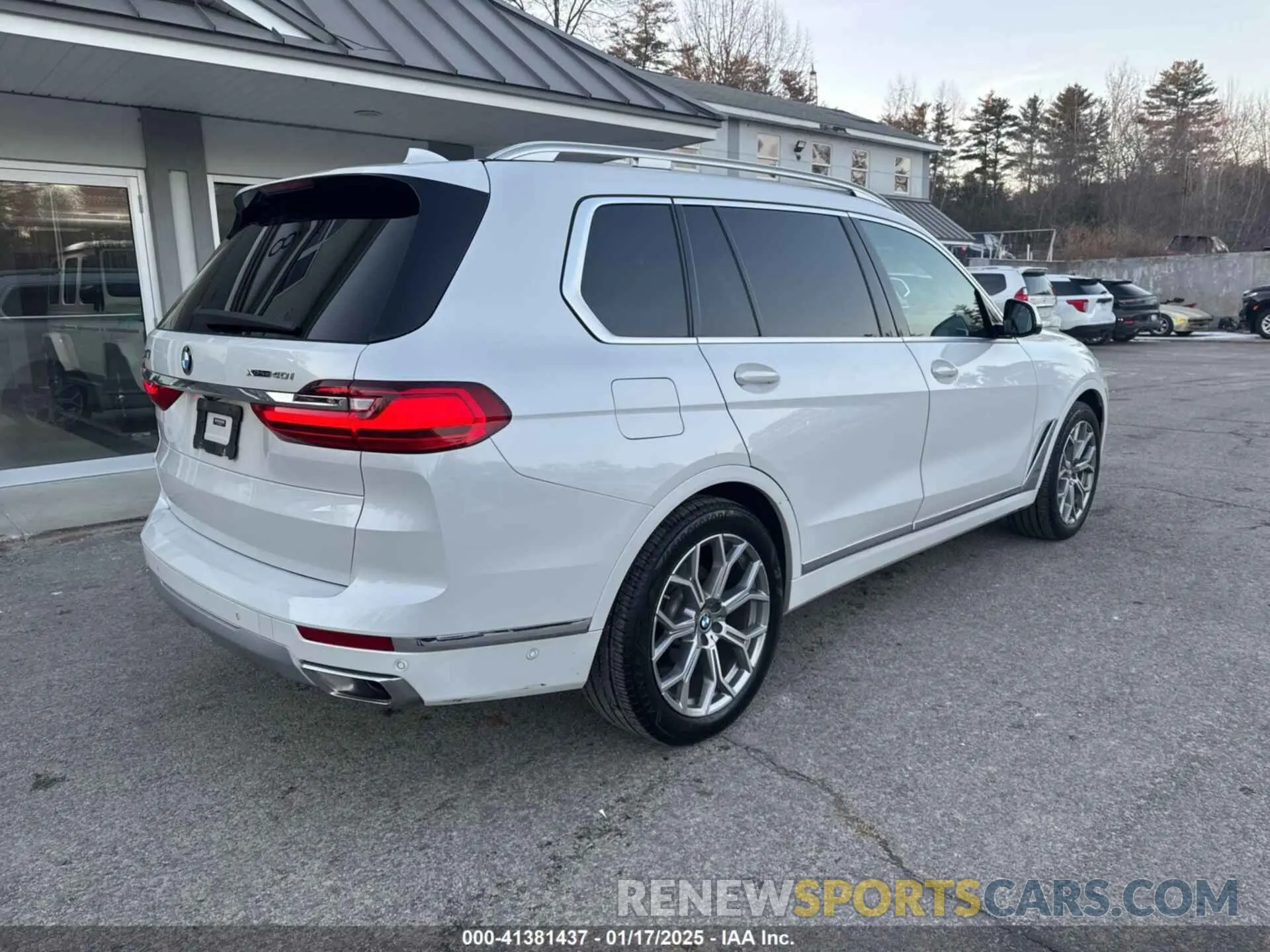 4 Photograph of a damaged car 5UXCW2C05L9A03397 BMW X7 2020