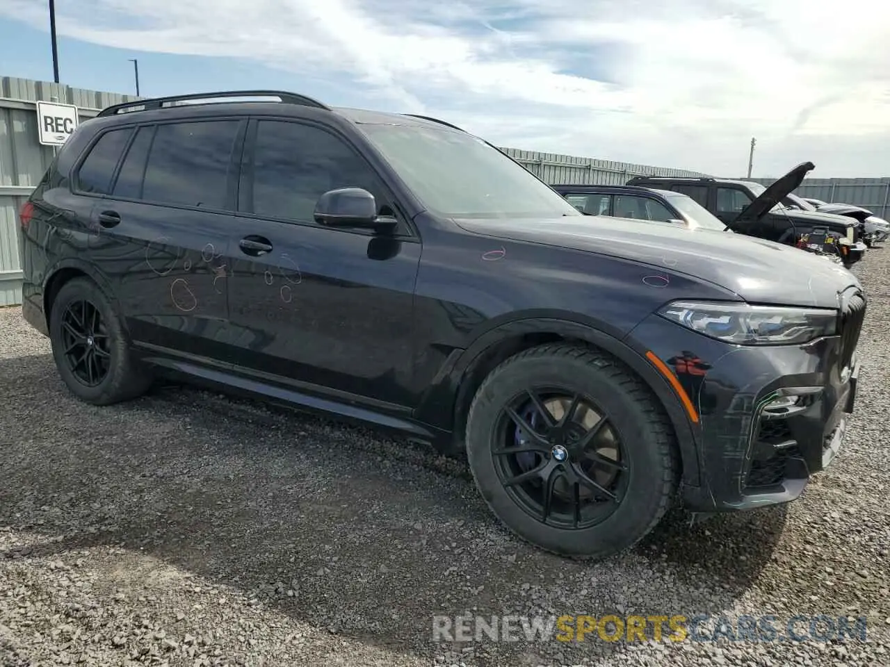 4 Photograph of a damaged car 5UXCW2C05L9B00745 BMW X7 2020