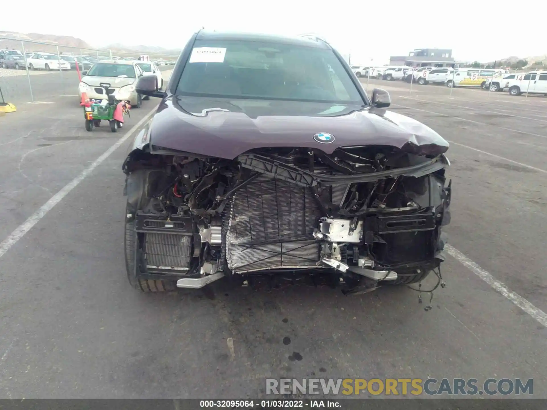 6 Photograph of a damaged car 5UXCW2C05L9B11681 BMW X7 2020