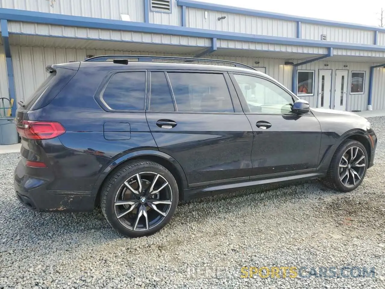 3 Photograph of a damaged car 5UXCW2C05L9B32515 BMW X7 2020