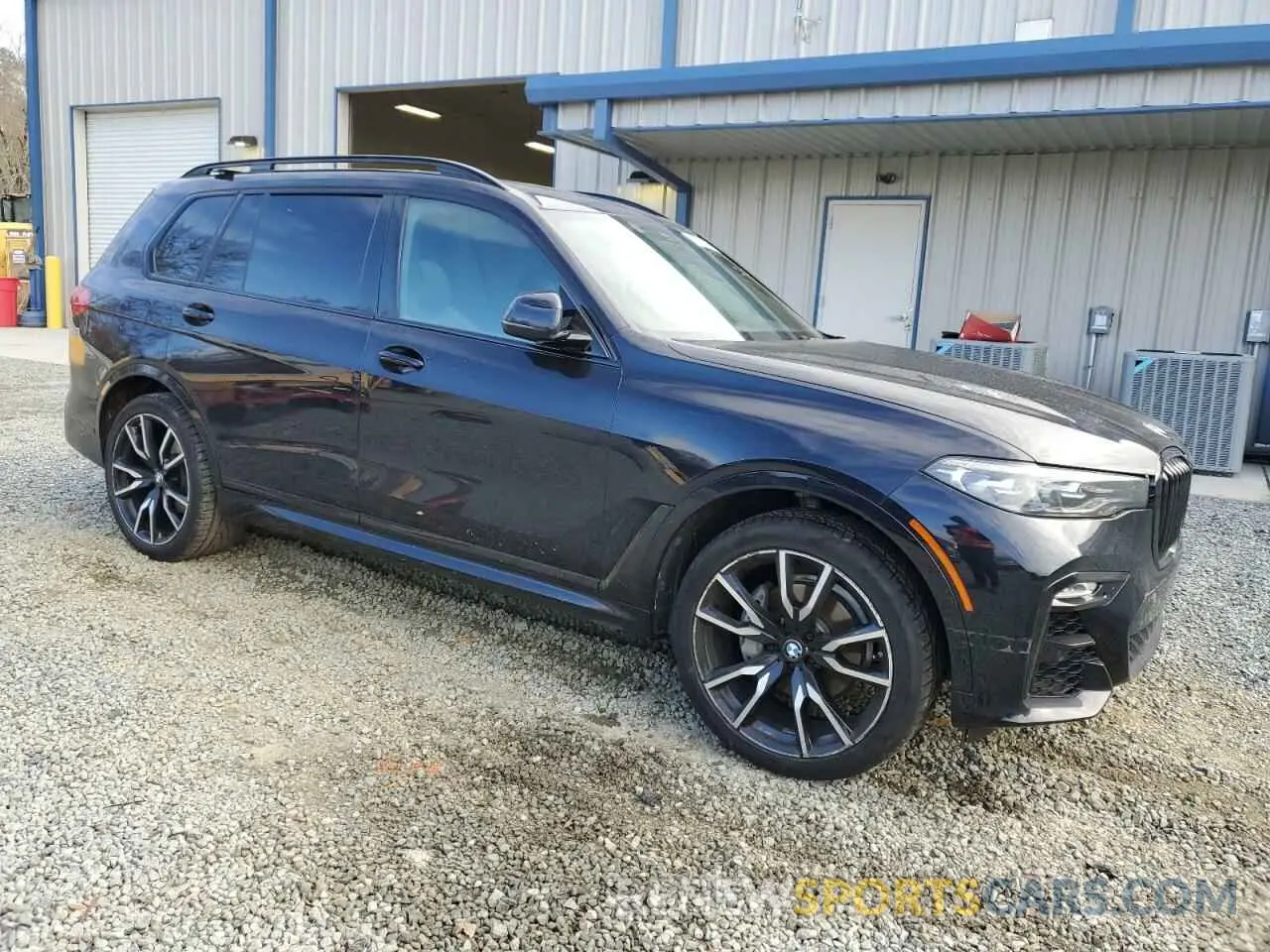 4 Photograph of a damaged car 5UXCW2C05L9B32515 BMW X7 2020