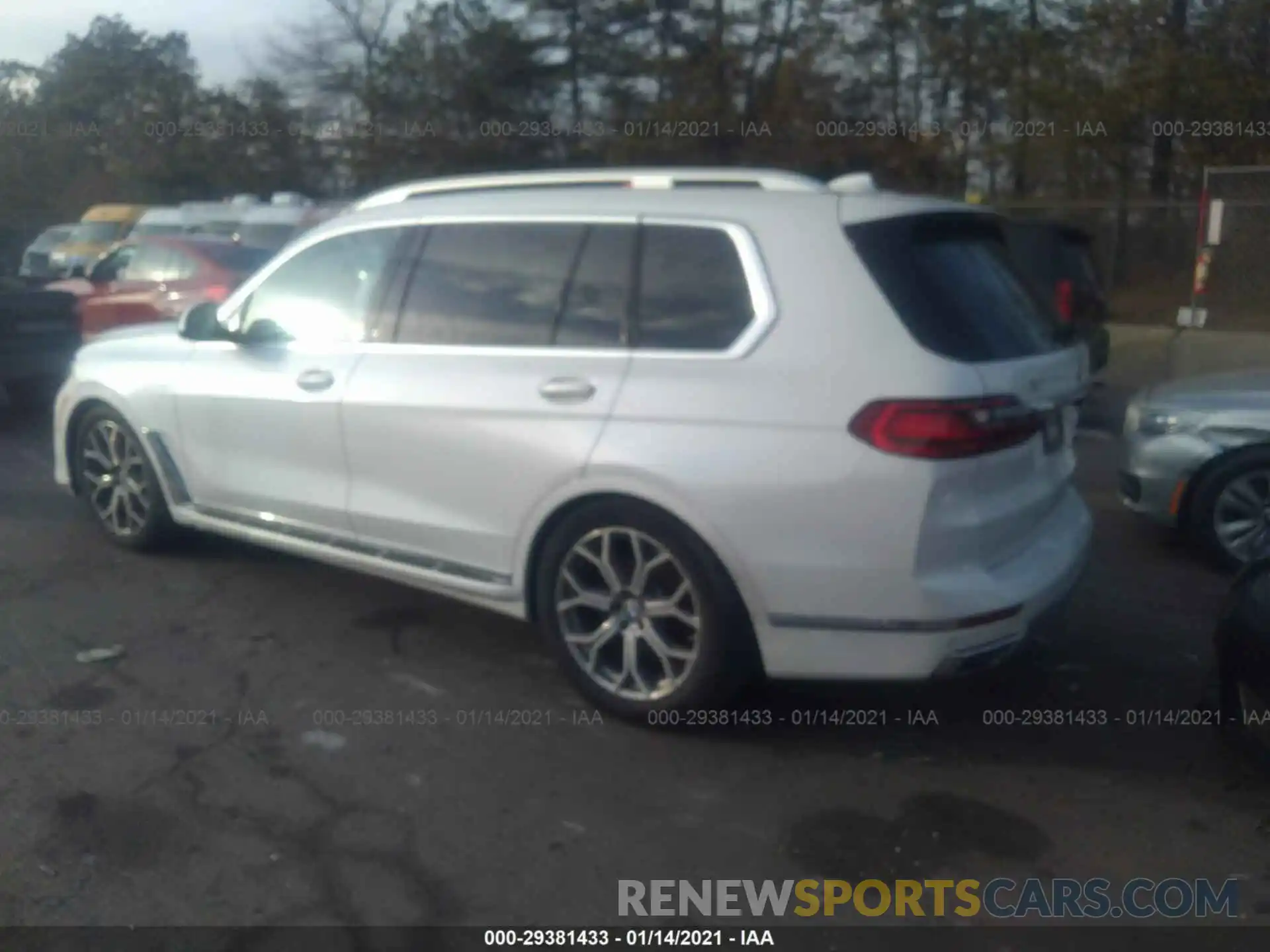 3 Photograph of a damaged car 5UXCW2C05L9B38170 BMW X7 2020