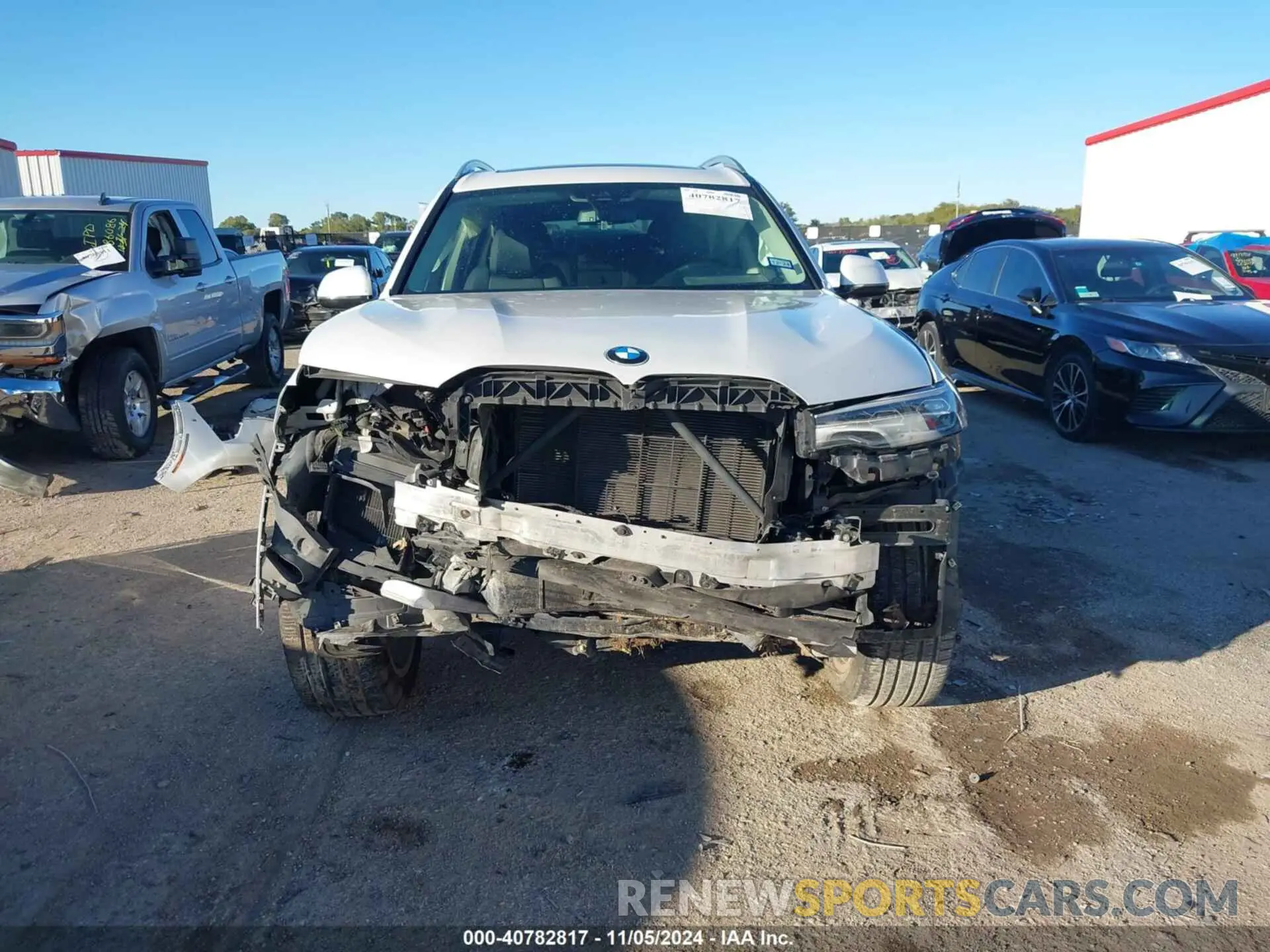 12 Photograph of a damaged car 5UXCW2C05L9B45488 BMW X7 2020