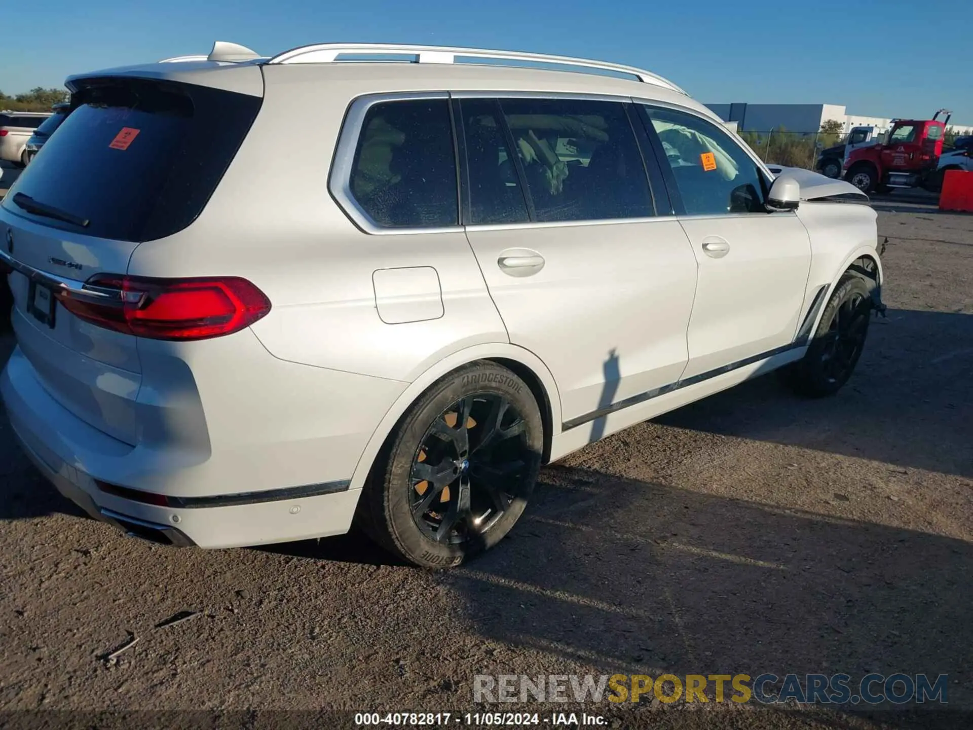4 Photograph of a damaged car 5UXCW2C05L9B45488 BMW X7 2020