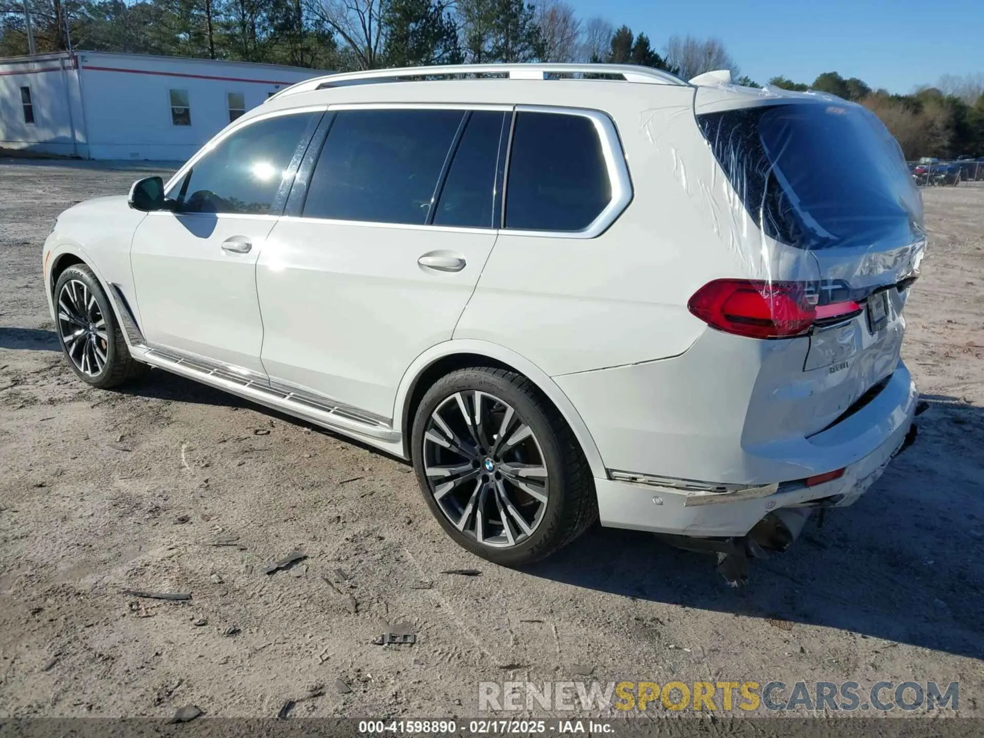 3 Photograph of a damaged car 5UXCW2C05L9C18696 BMW X7 2020
