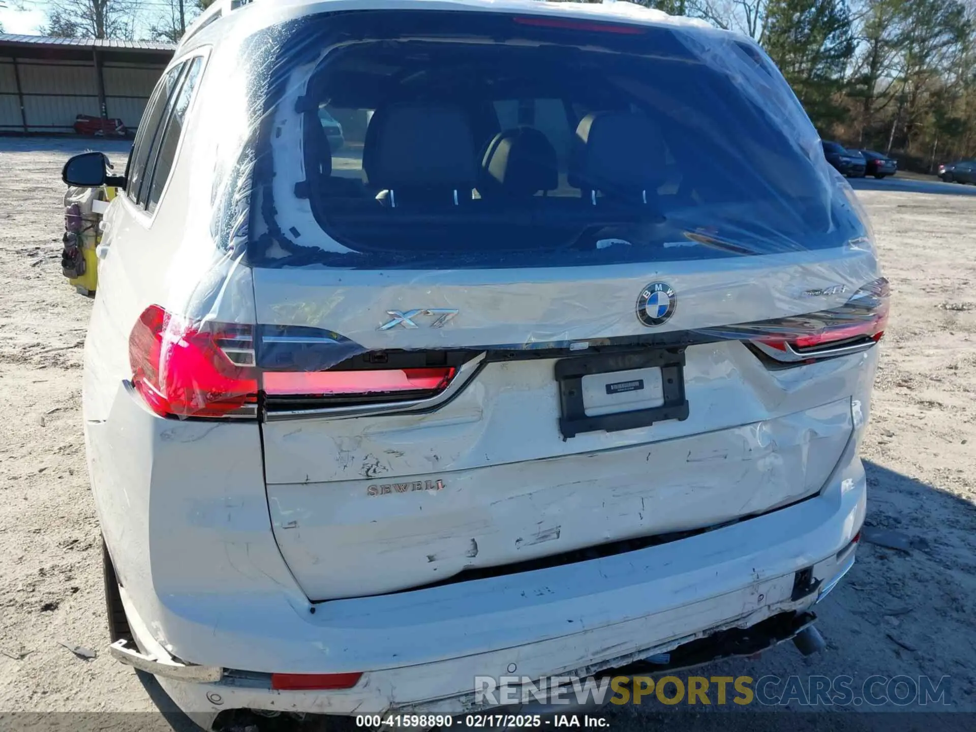 6 Photograph of a damaged car 5UXCW2C05L9C18696 BMW X7 2020