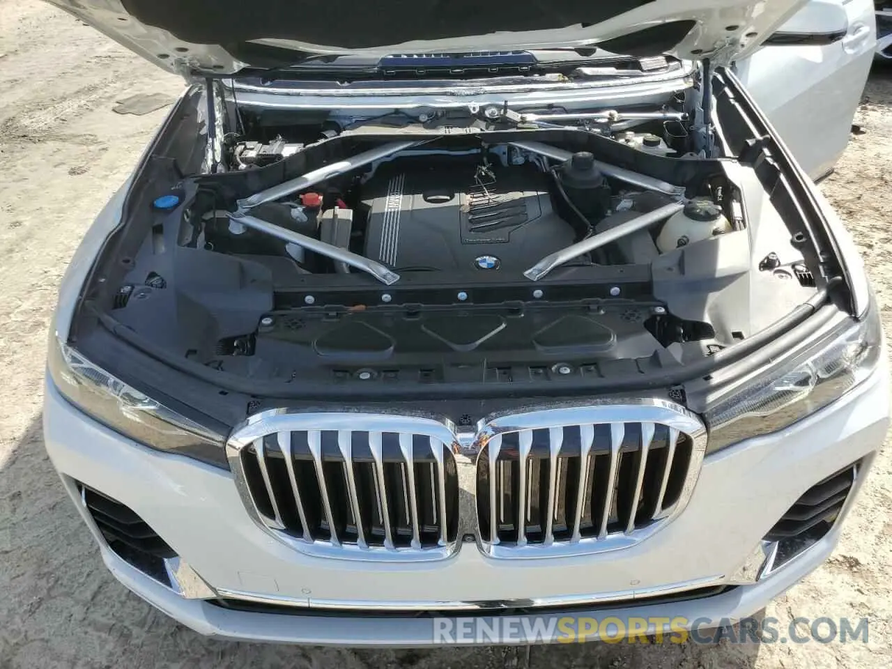 12 Photograph of a damaged car 5UXCW2C05L9C52766 BMW X7 2020