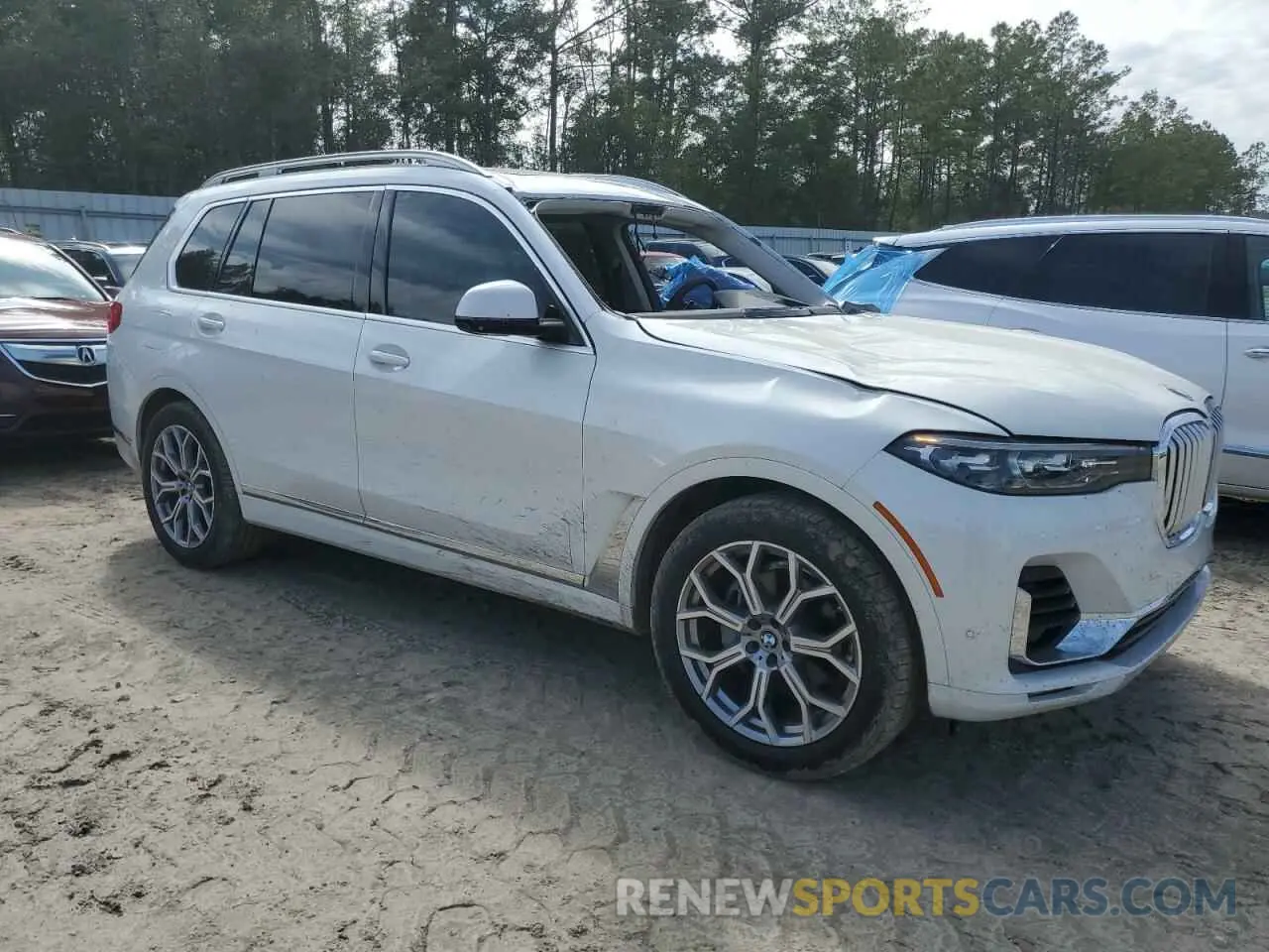 4 Photograph of a damaged car 5UXCW2C05L9C52766 BMW X7 2020