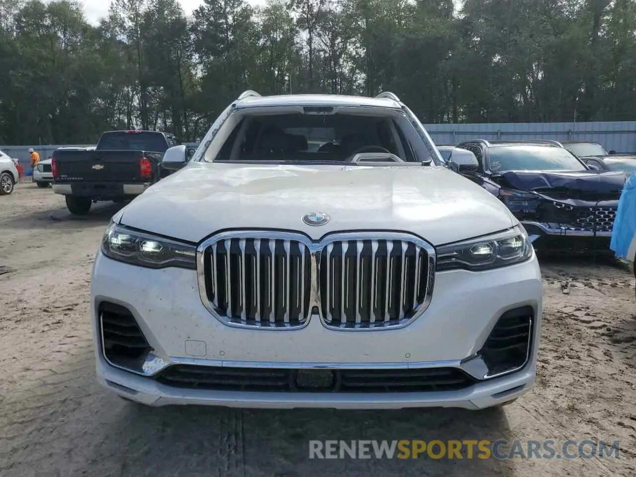 5 Photograph of a damaged car 5UXCW2C05L9C52766 BMW X7 2020