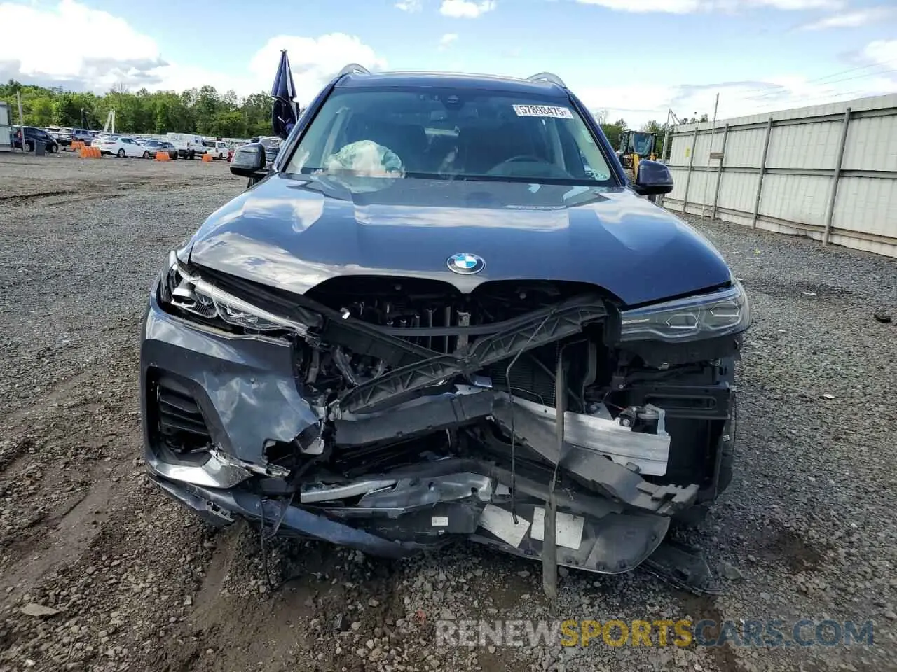 5 Photograph of a damaged car 5UXCW2C06L0E74592 BMW X7 2020