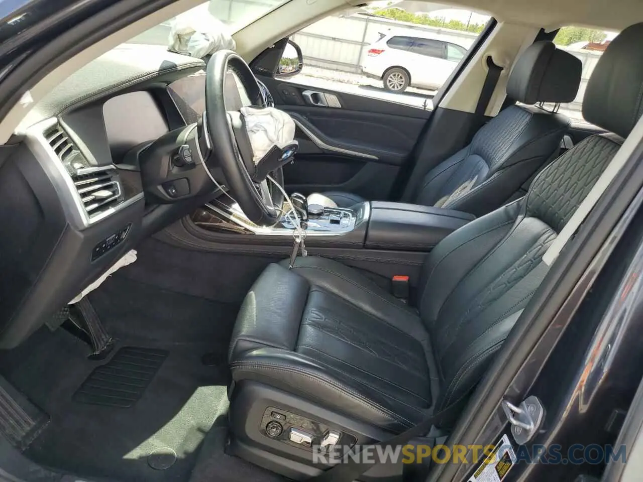 7 Photograph of a damaged car 5UXCW2C06L0E74592 BMW X7 2020