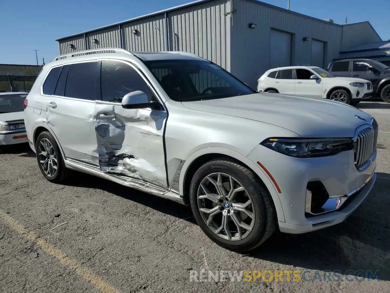 4 Photograph of a damaged car 5UXCW2C06L9A01738 BMW X7 2020
