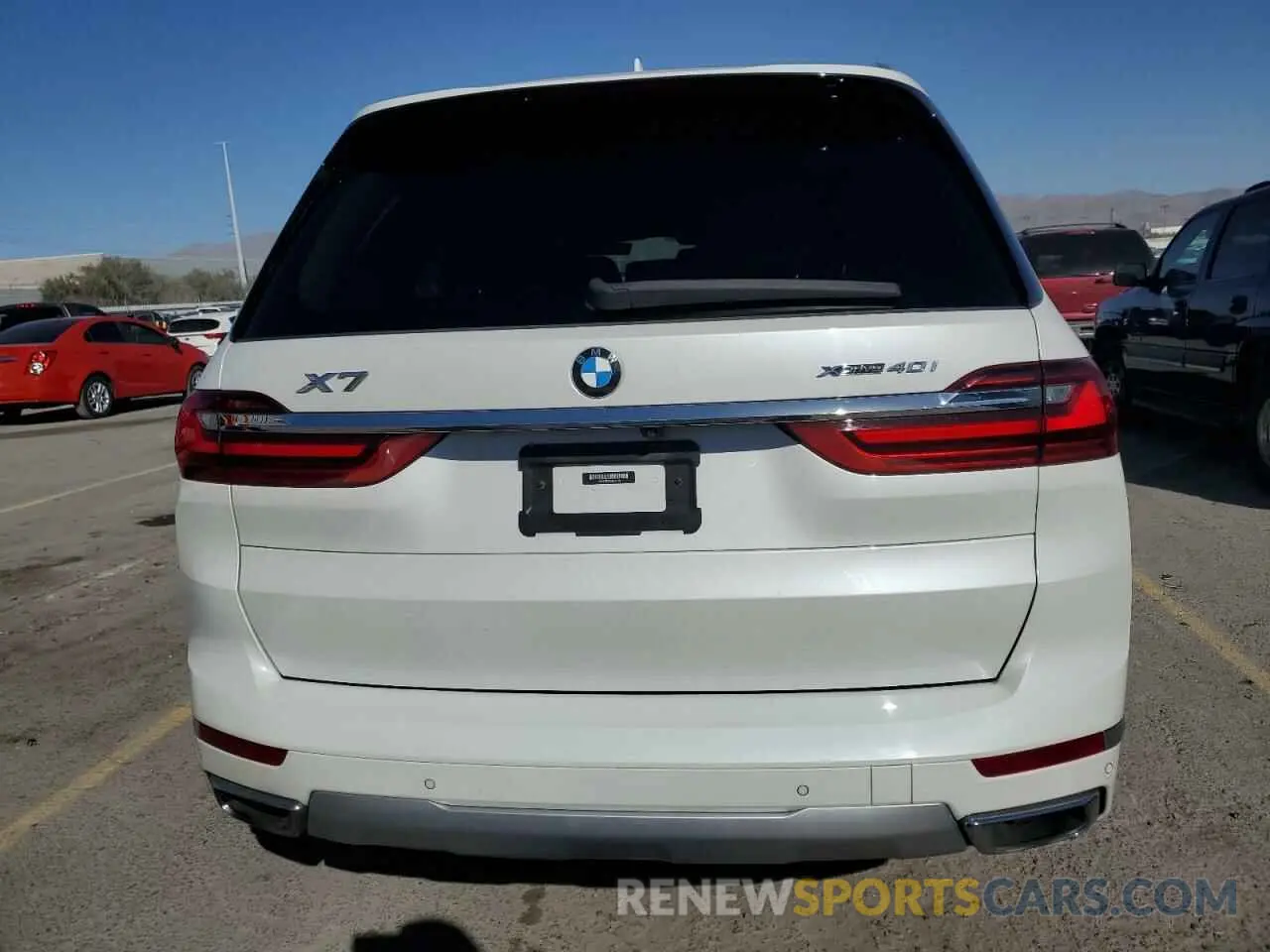 6 Photograph of a damaged car 5UXCW2C06L9A01738 BMW X7 2020