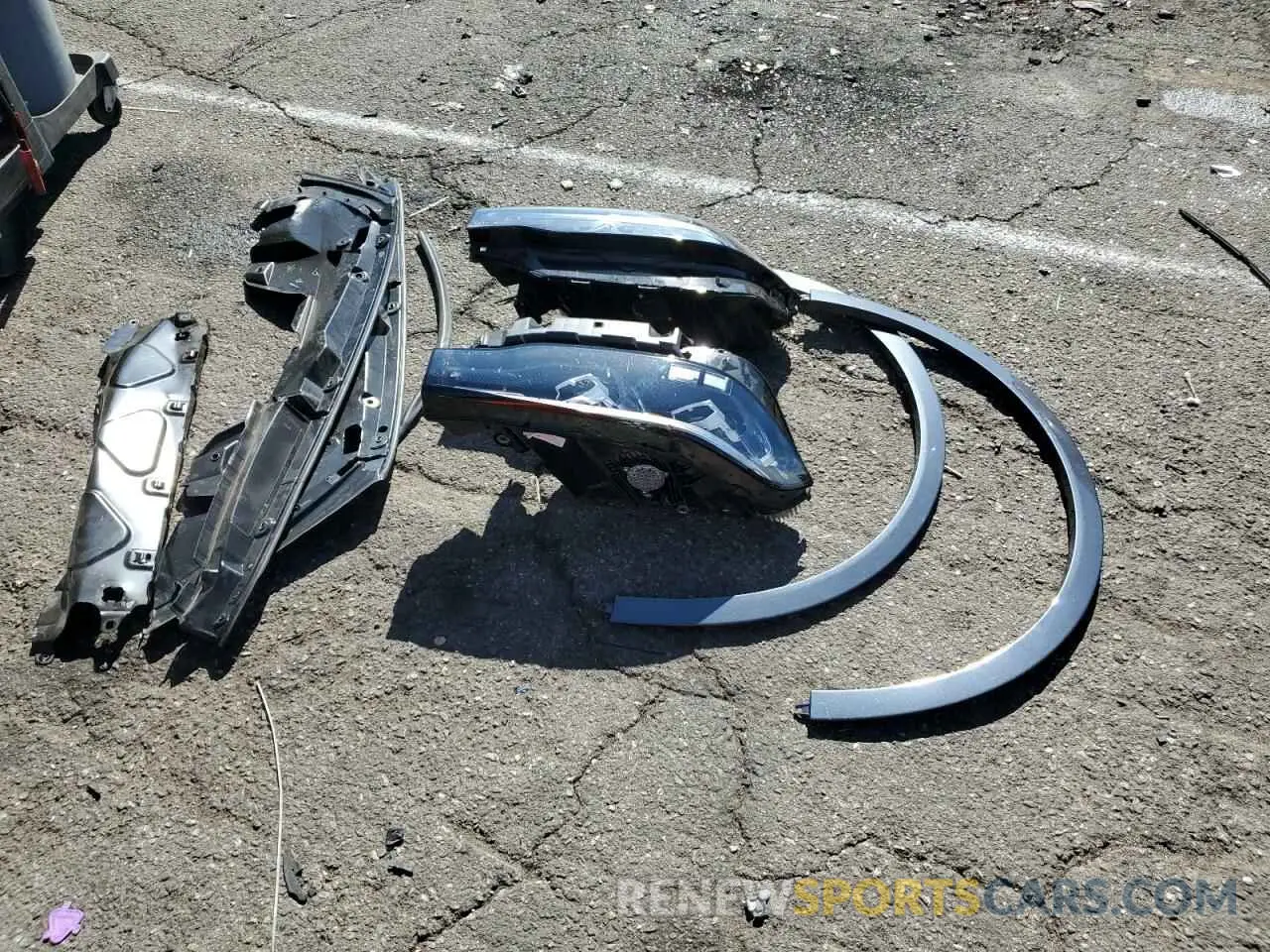 13 Photograph of a damaged car 5UXCW2C06L9B12967 BMW X7 2020