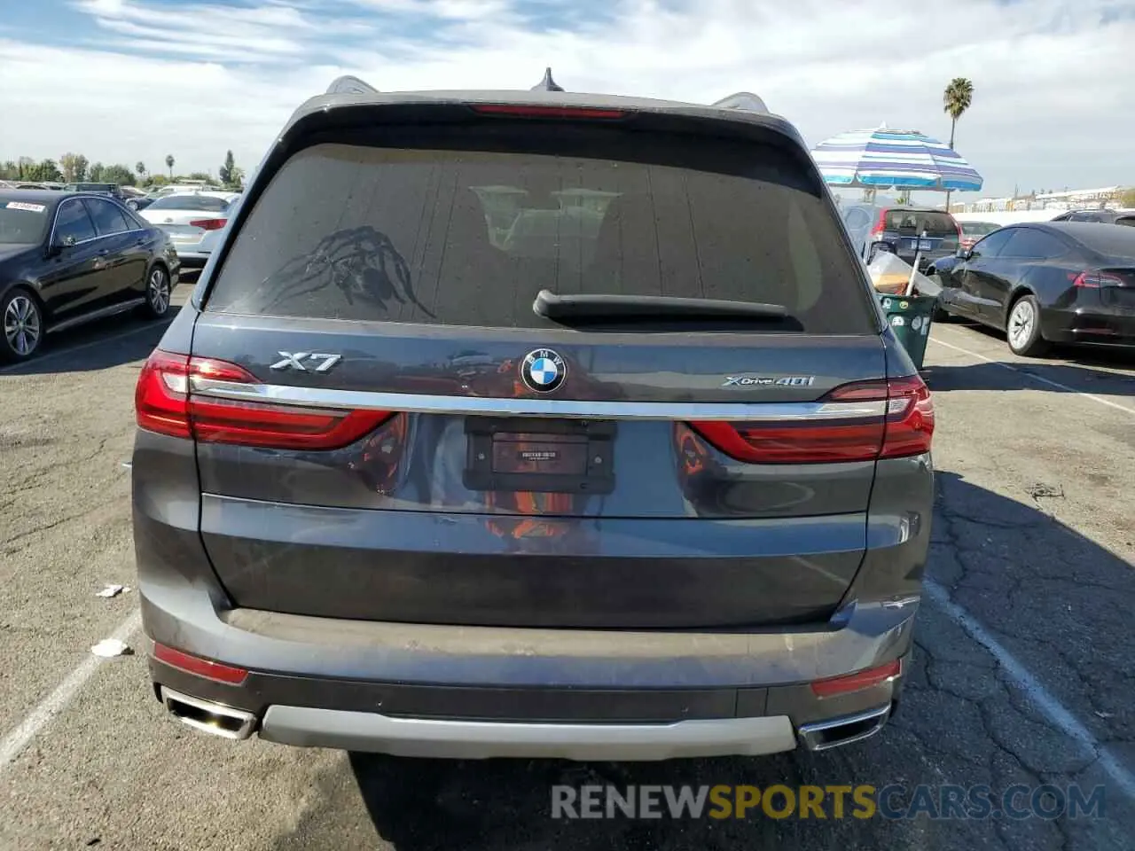 6 Photograph of a damaged car 5UXCW2C06L9B12967 BMW X7 2020