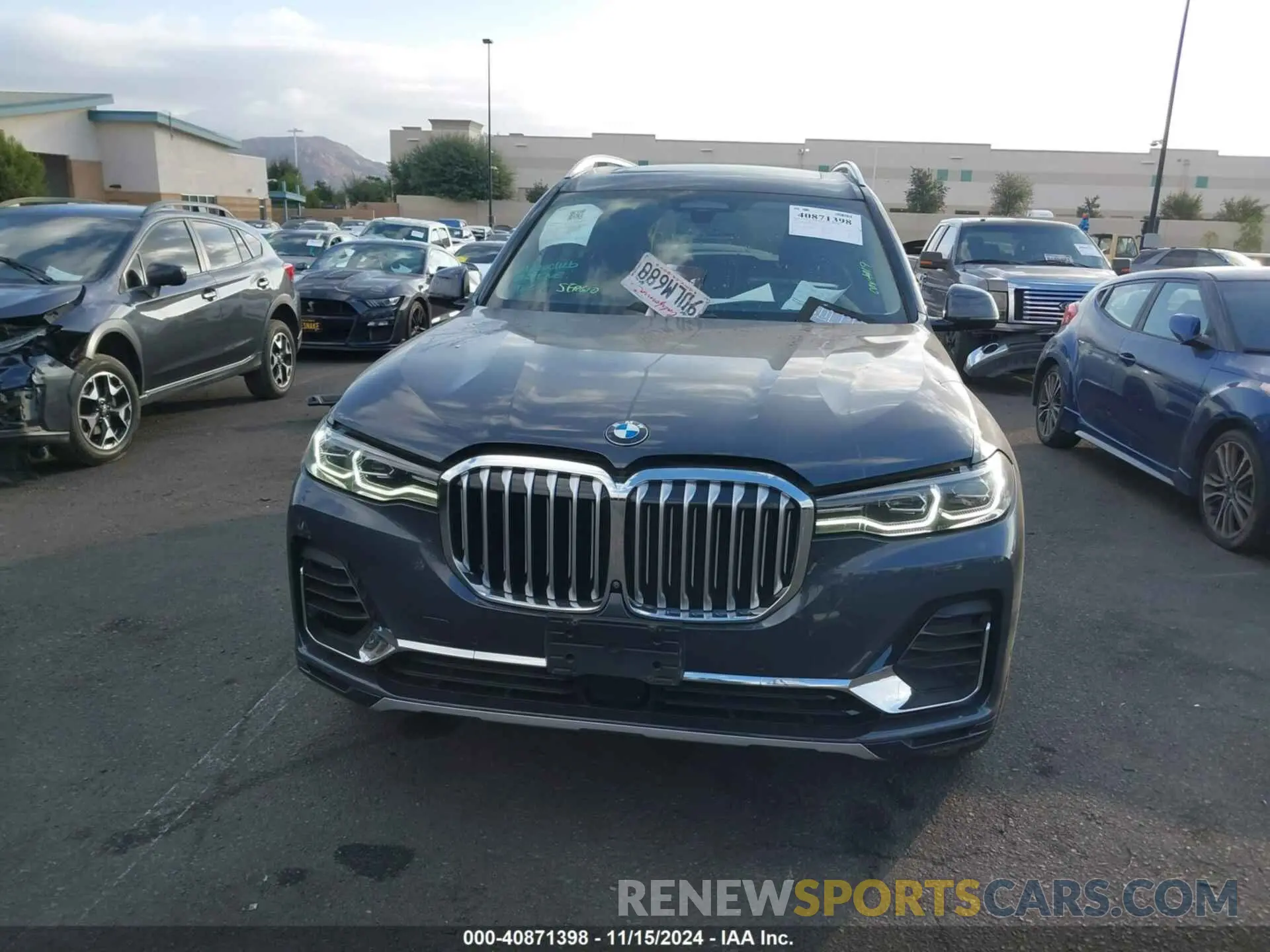 13 Photograph of a damaged car 5UXCW2C06L9B40803 BMW X7 2020
