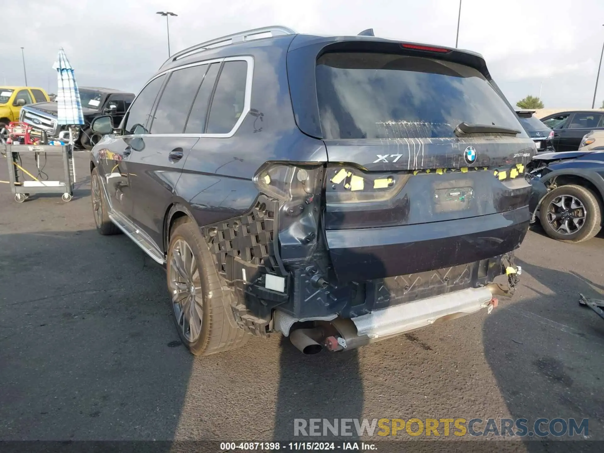 3 Photograph of a damaged car 5UXCW2C06L9B40803 BMW X7 2020