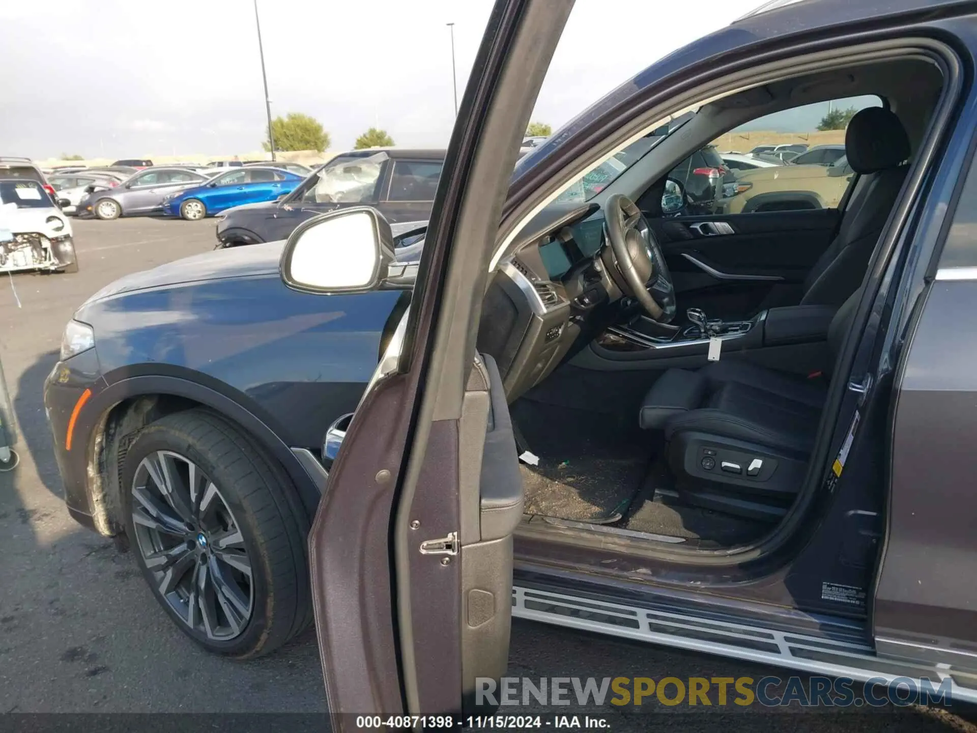 5 Photograph of a damaged car 5UXCW2C06L9B40803 BMW X7 2020