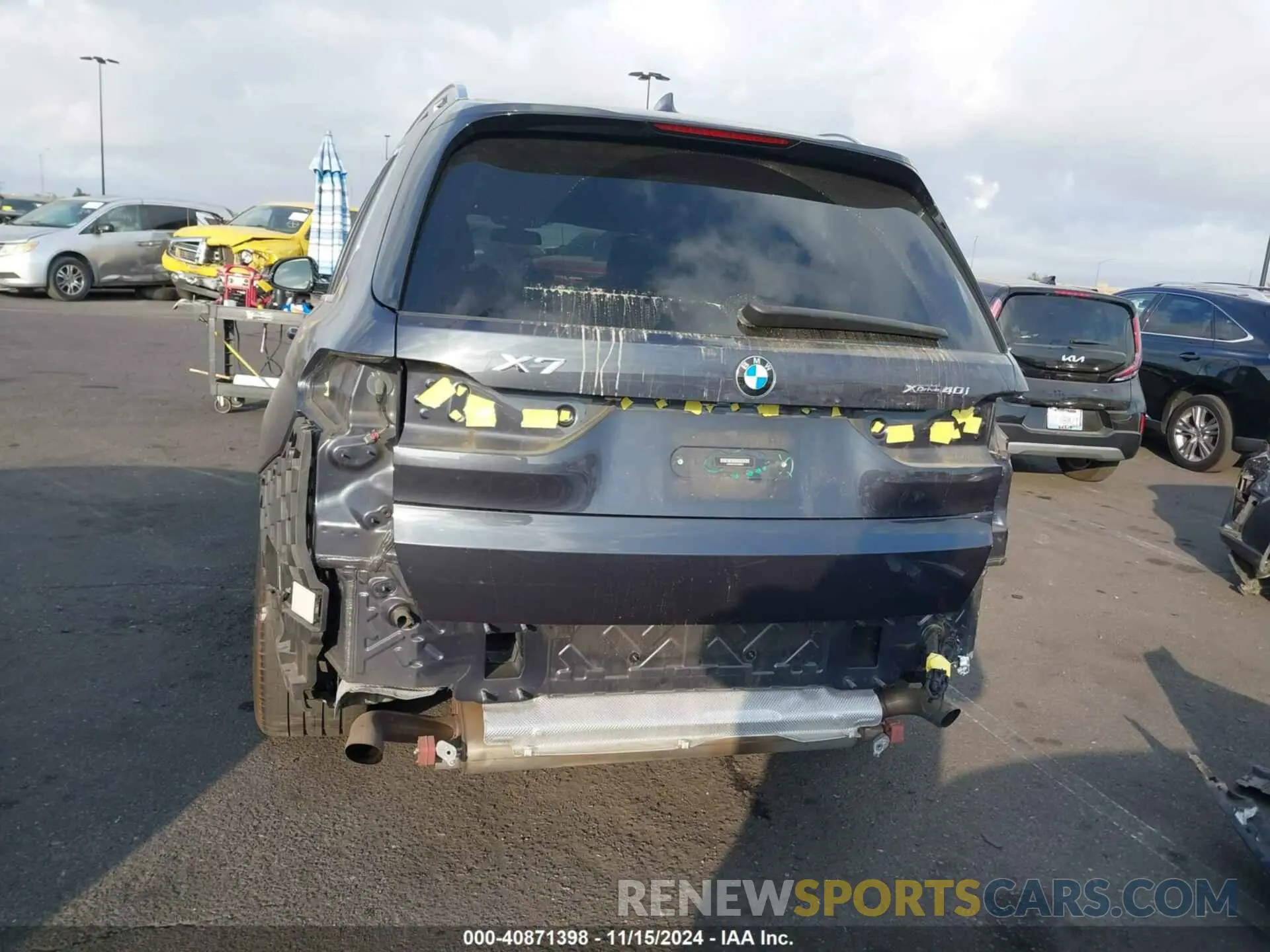 6 Photograph of a damaged car 5UXCW2C06L9B40803 BMW X7 2020