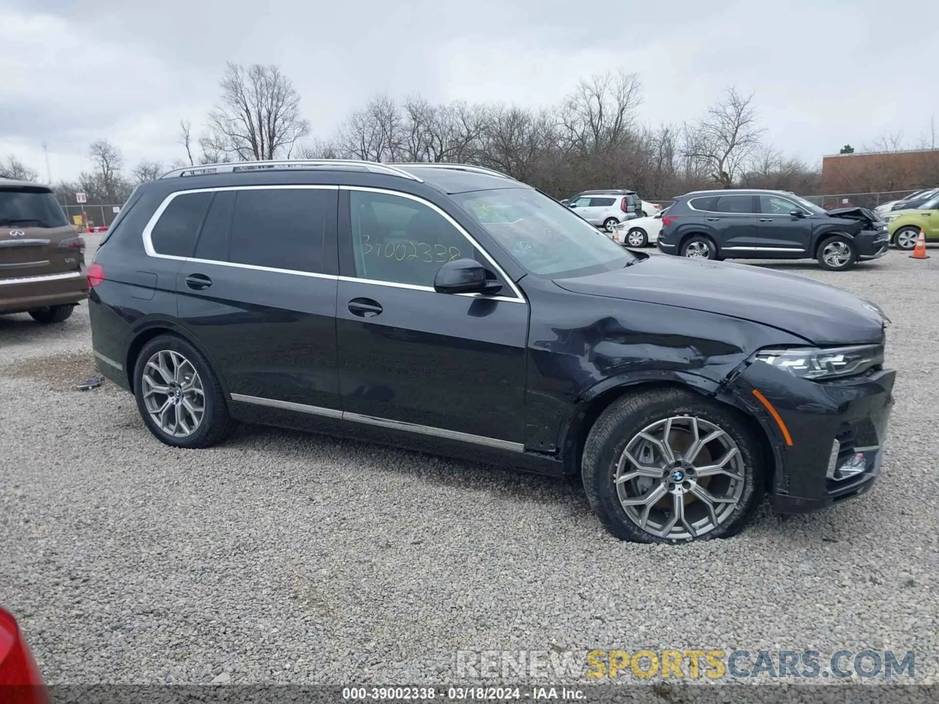 14 Photograph of a damaged car 5UXCW2C06L9C00126 BMW X7 2020
