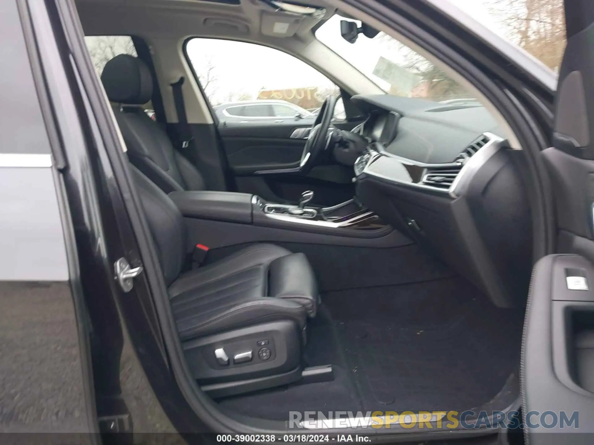 5 Photograph of a damaged car 5UXCW2C06L9C00126 BMW X7 2020