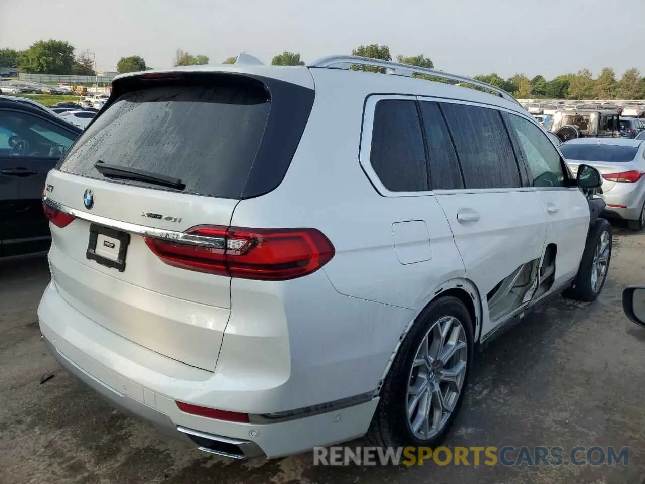 3 Photograph of a damaged car 5UXCW2C06L9C51044 BMW X7 2020