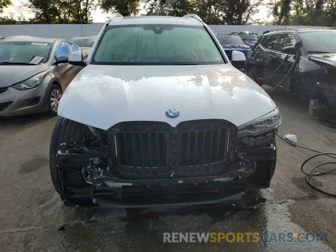 5 Photograph of a damaged car 5UXCW2C06L9C51044 BMW X7 2020