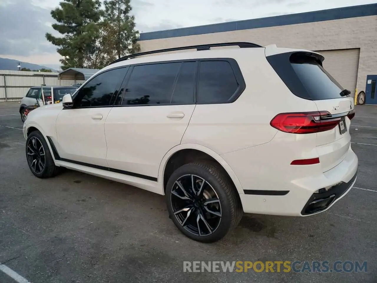 2 Photograph of a damaged car 5UXCW2C07L9A02753 BMW X7 2020