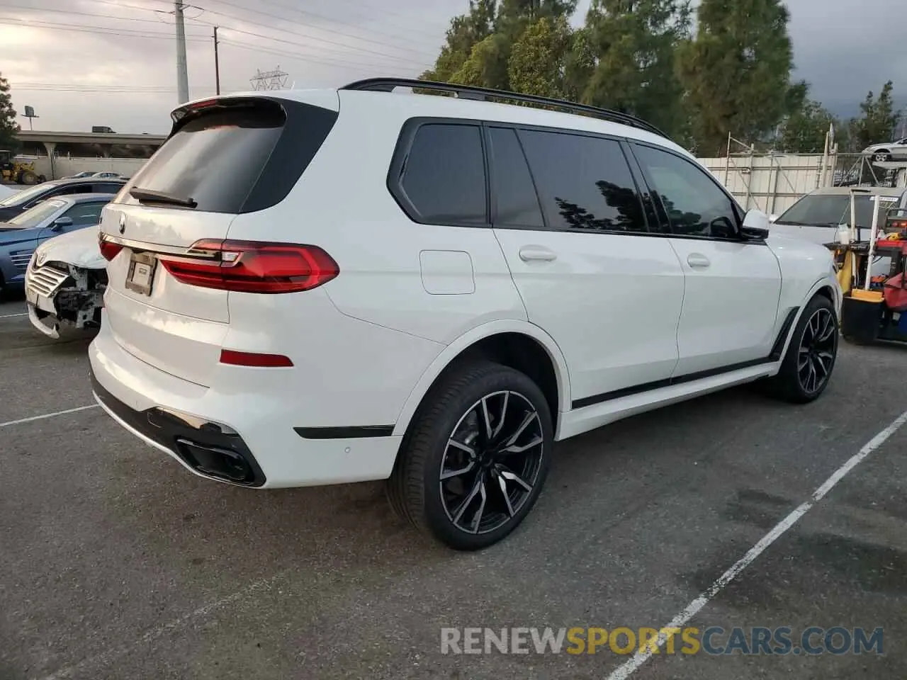 3 Photograph of a damaged car 5UXCW2C07L9A02753 BMW X7 2020