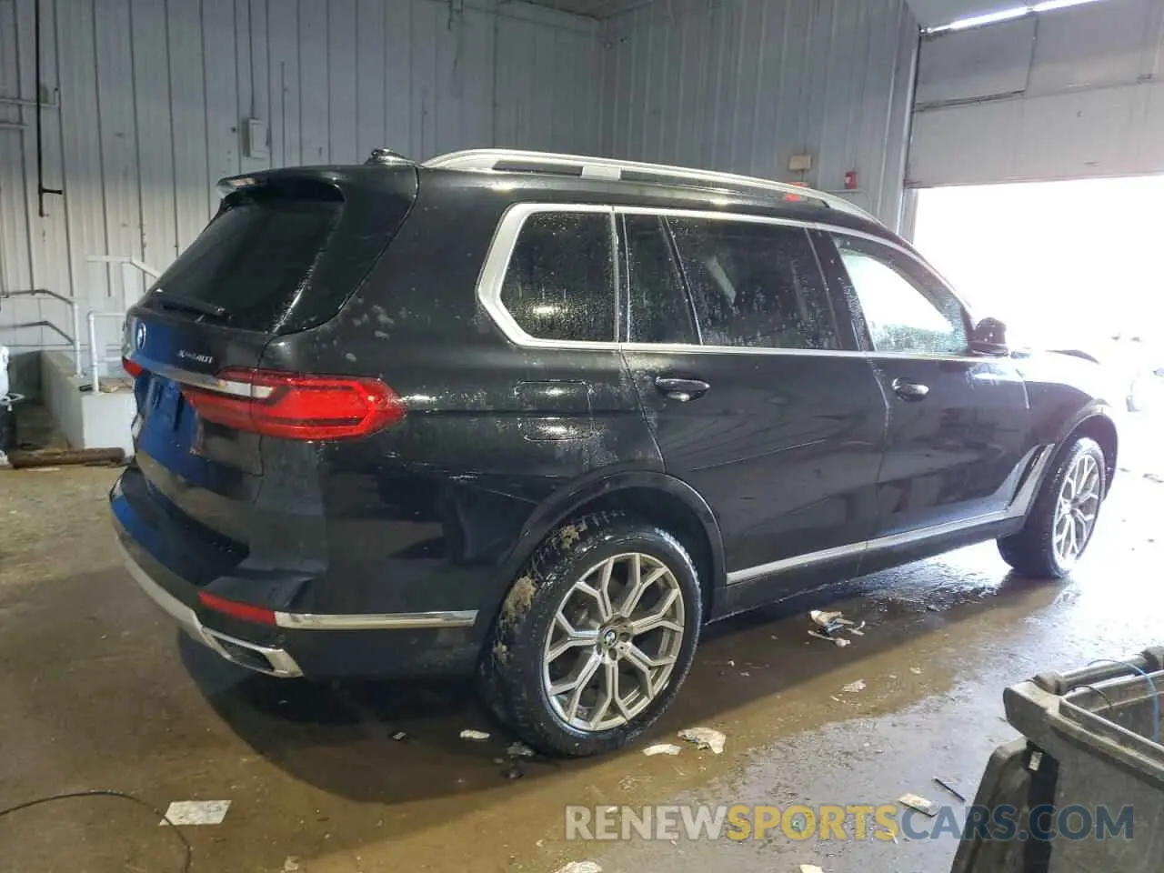 3 Photograph of a damaged car 5UXCW2C07L9A03580 BMW X7 2020