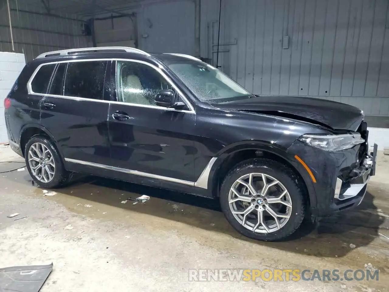 4 Photograph of a damaged car 5UXCW2C07L9A03580 BMW X7 2020