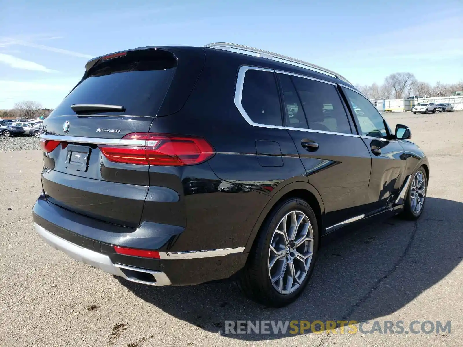 4 Photograph of a damaged car 5UXCW2C07L9B28045 BMW X7 2020