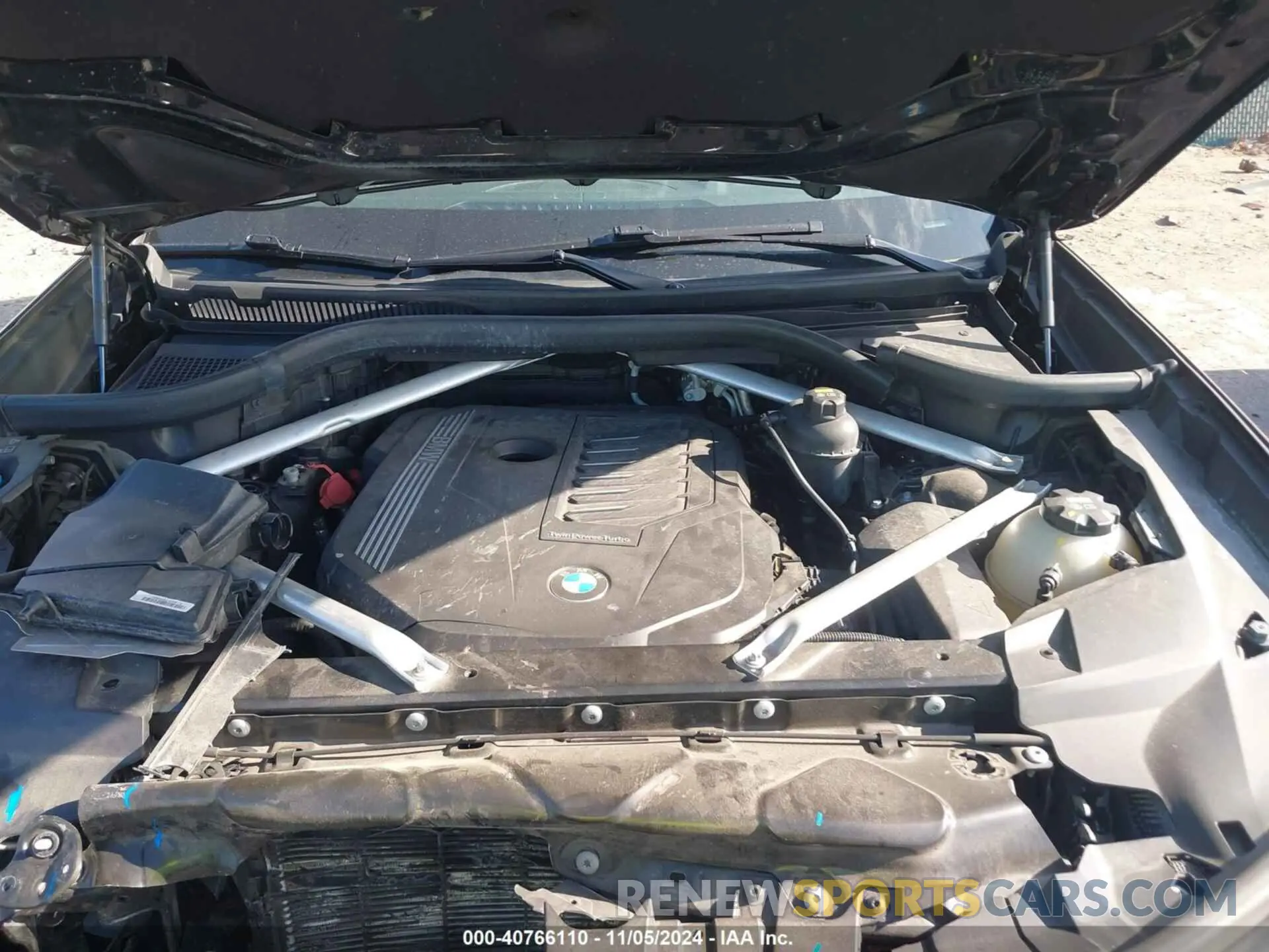 10 Photograph of a damaged car 5UXCW2C07L9B52071 BMW X7 2020
