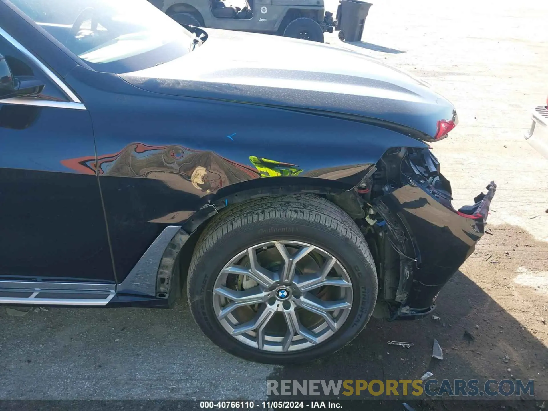 17 Photograph of a damaged car 5UXCW2C07L9B52071 BMW X7 2020