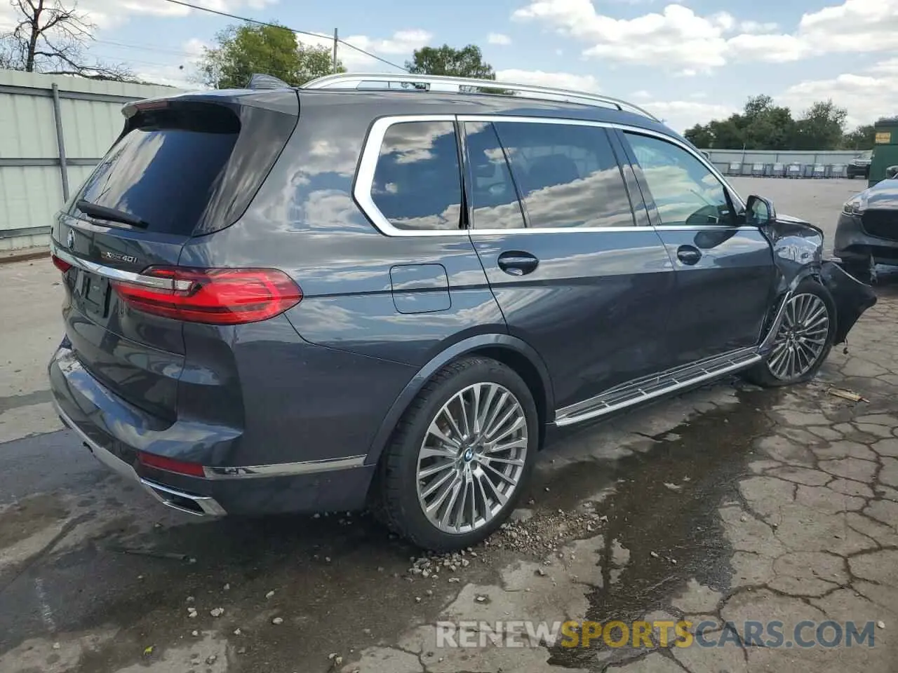 3 Photograph of a damaged car 5UXCW2C07L9B79657 BMW X7 2020