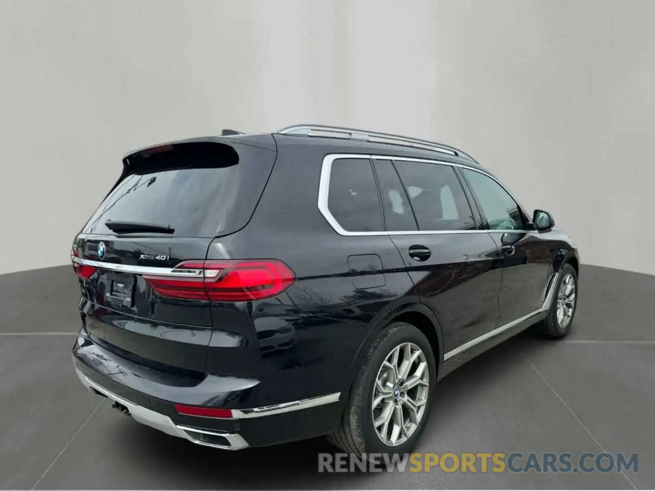 4 Photograph of a damaged car 5UXCW2C07L9B87158 BMW X7 2020