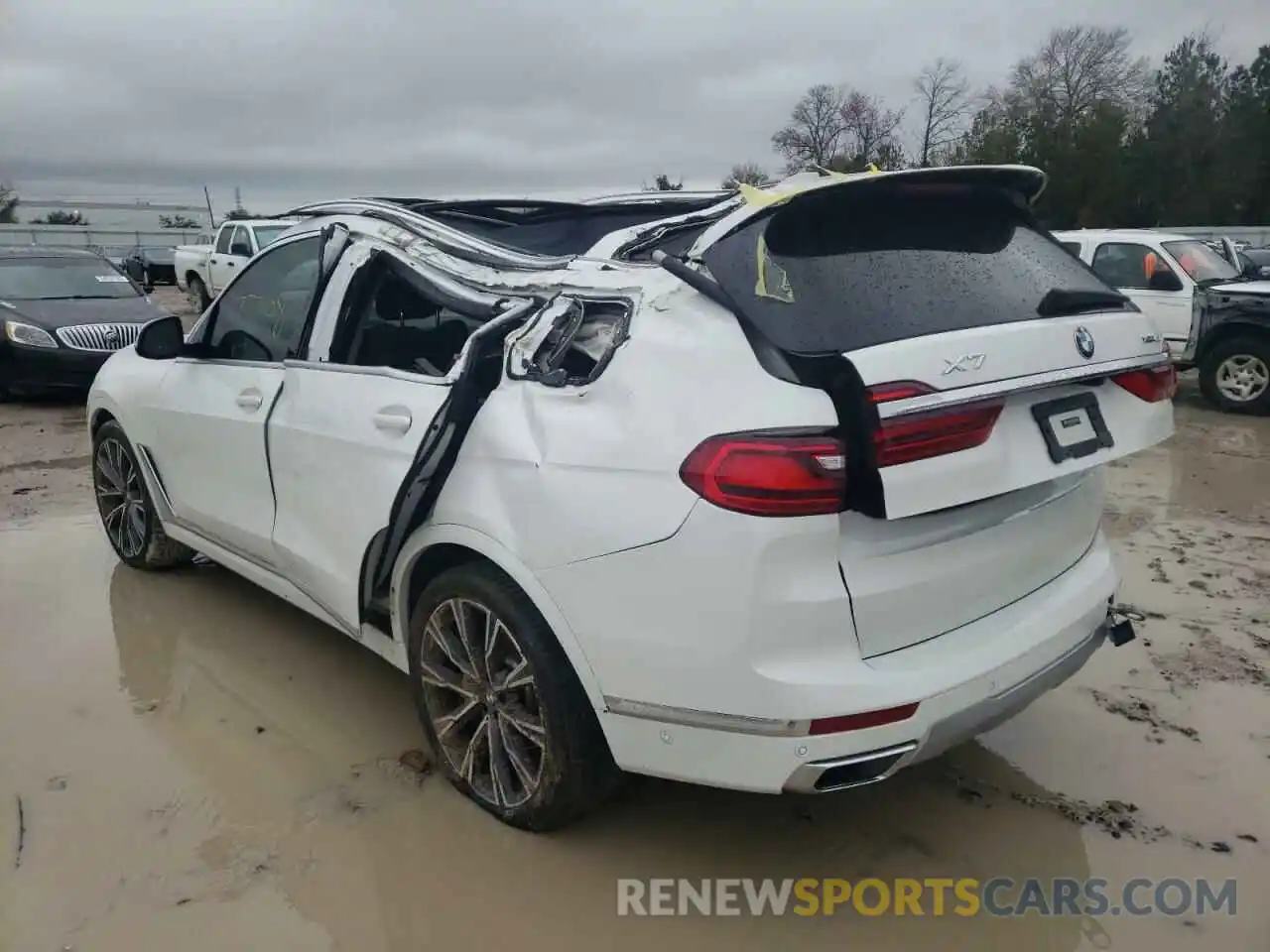 3 Photograph of a damaged car 5UXCW2C08L9A00896 BMW X7 2020